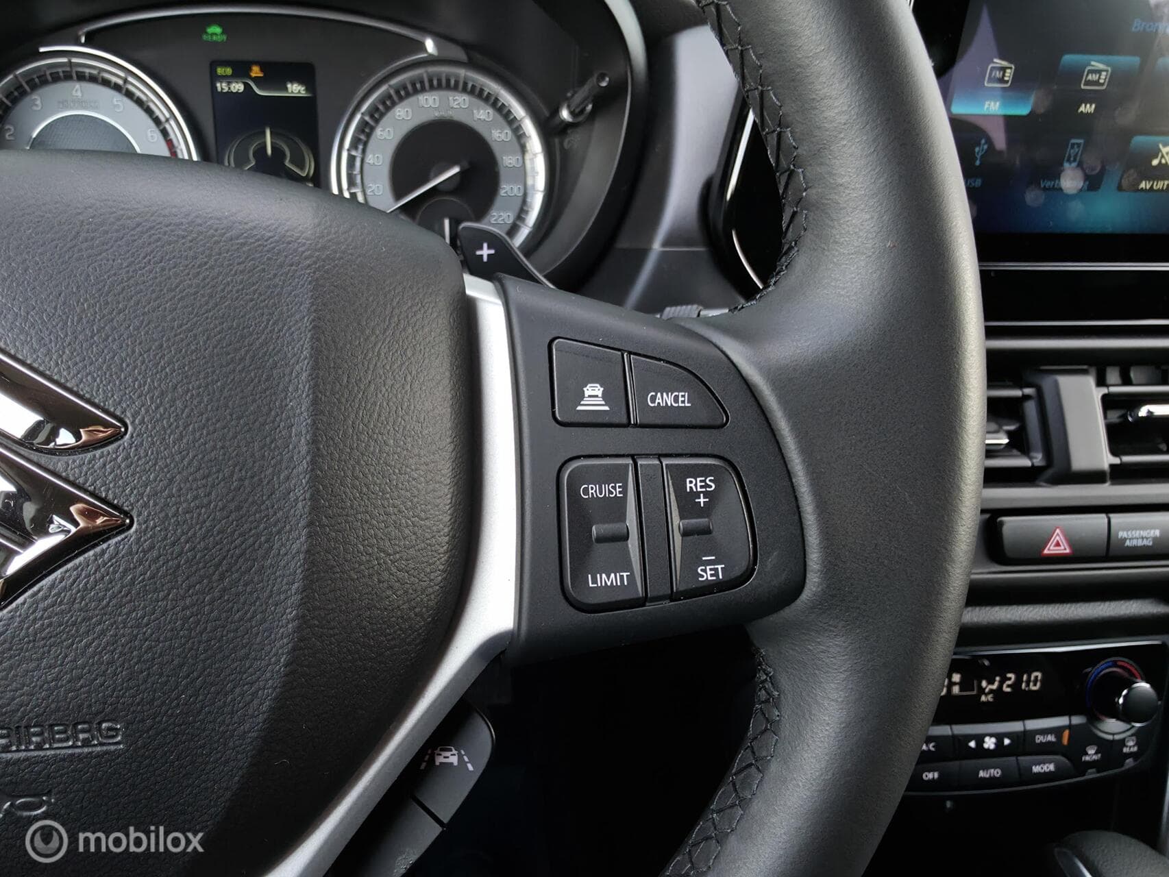 Suzuki S-Cross thumbnail 16