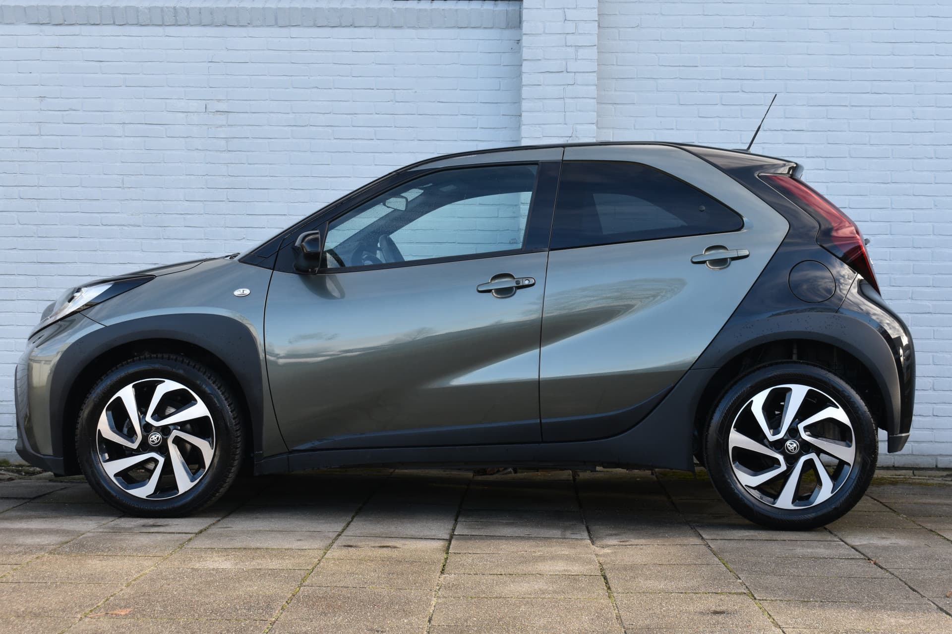 Toyota Aygo X 1.0 VVT-i S-CVT Pulse Automaat 72Pk thumbnail 3