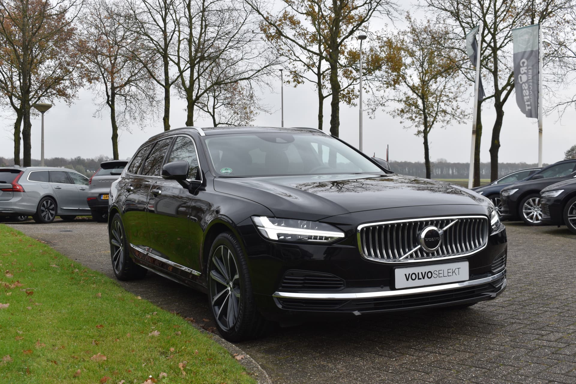 Volvo V90 T8 AWD 390PK Plug-in Hybrid Inscription thumbnail 2