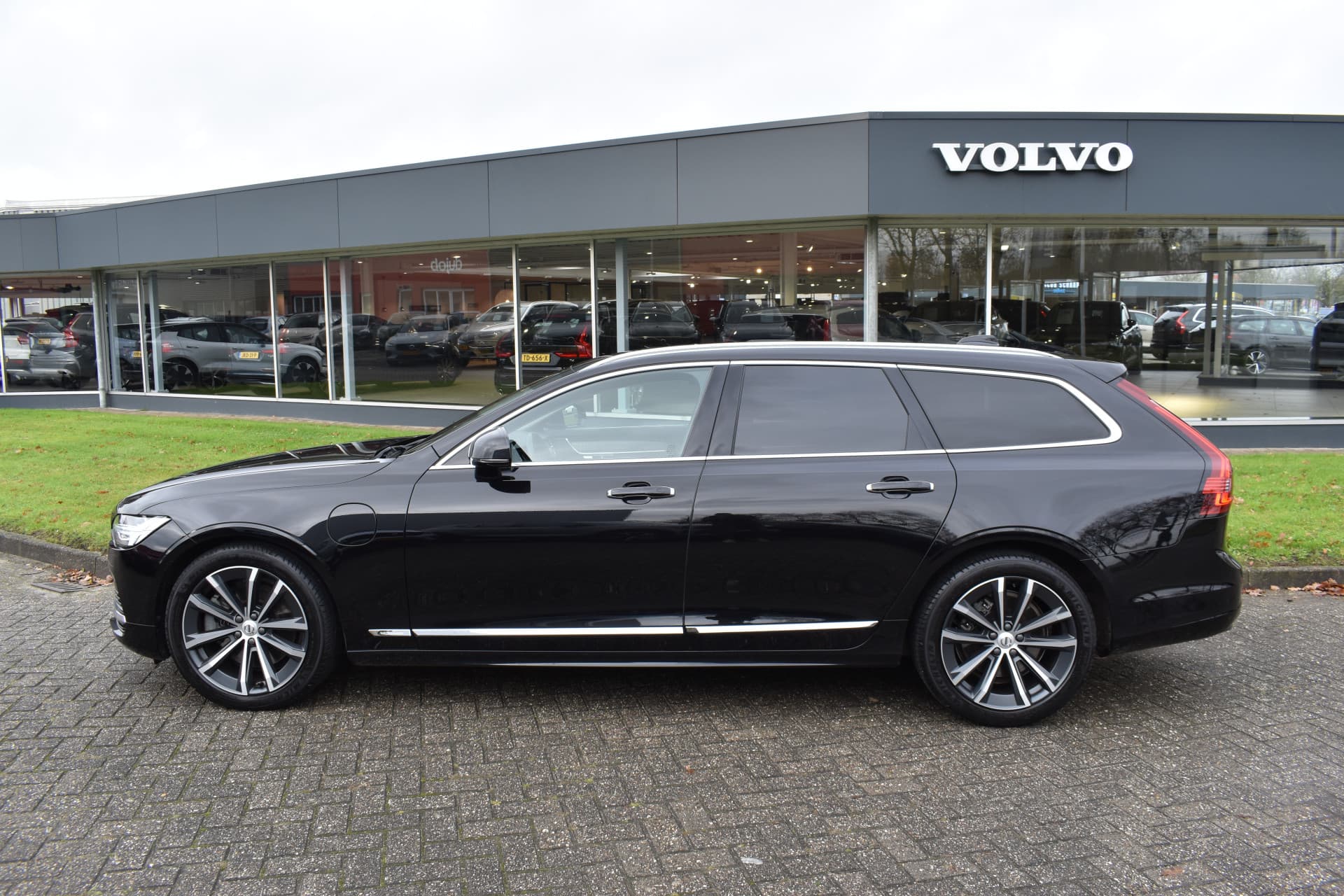 Volvo V90 T8 AWD 390PK Plug-in Hybrid Inscription thumbnail 11