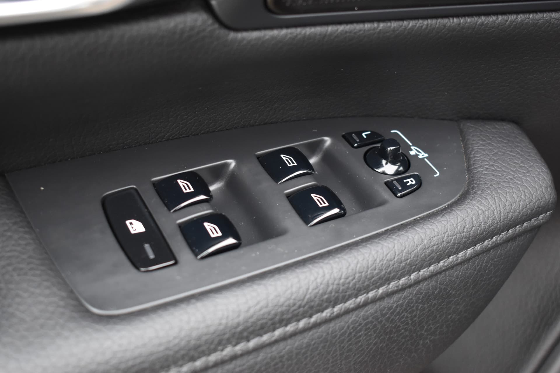 Volvo V90 T8 AWD 390PK Plug-in Hybrid Inscription thumbnail 30