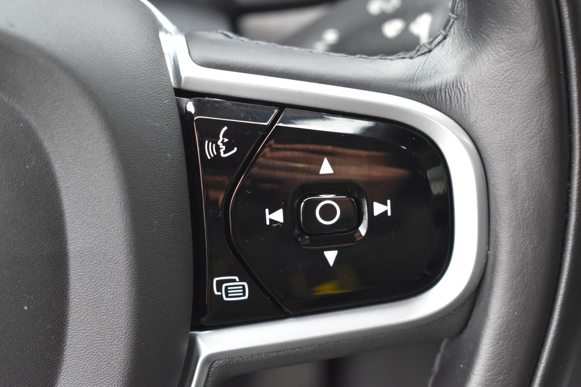 Volvo V90 T8 AWD 390PK Plug-in Hybrid Inscription thumbnail 34