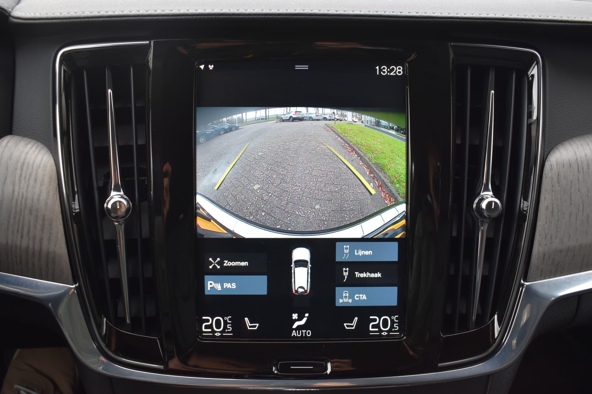 Volvo V90 T8 AWD 390PK Plug-in Hybrid Inscription thumbnail 45