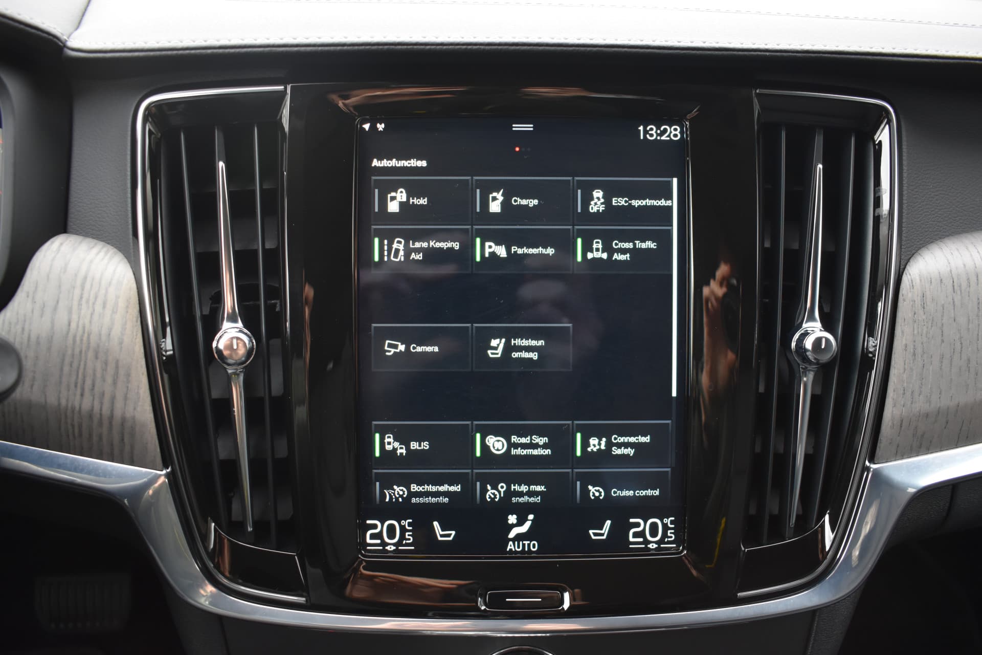Volvo V90 T8 AWD 390PK Plug-in Hybrid Inscription thumbnail 46