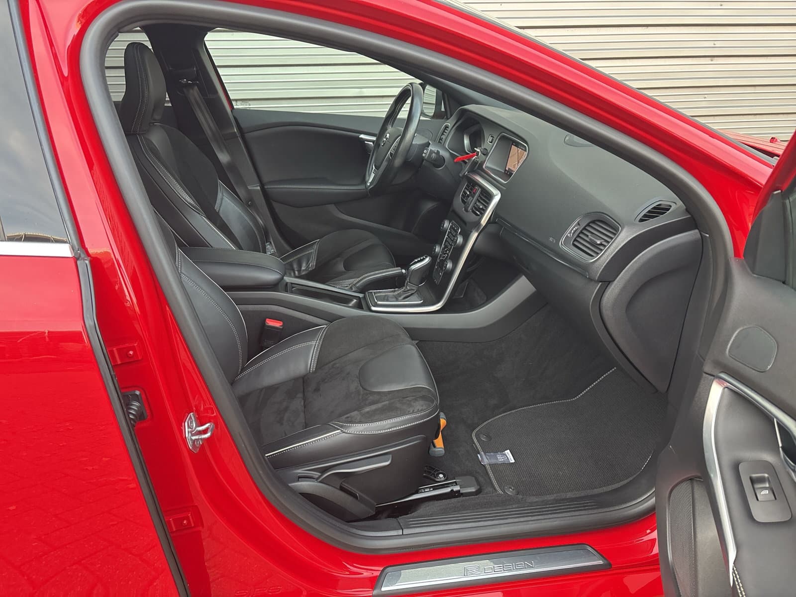 Volvo V40 1.5 T3 Polar+ Sport R-Design / Panoramadak / Cruise control / Stoelverwarming / thumbnail 14