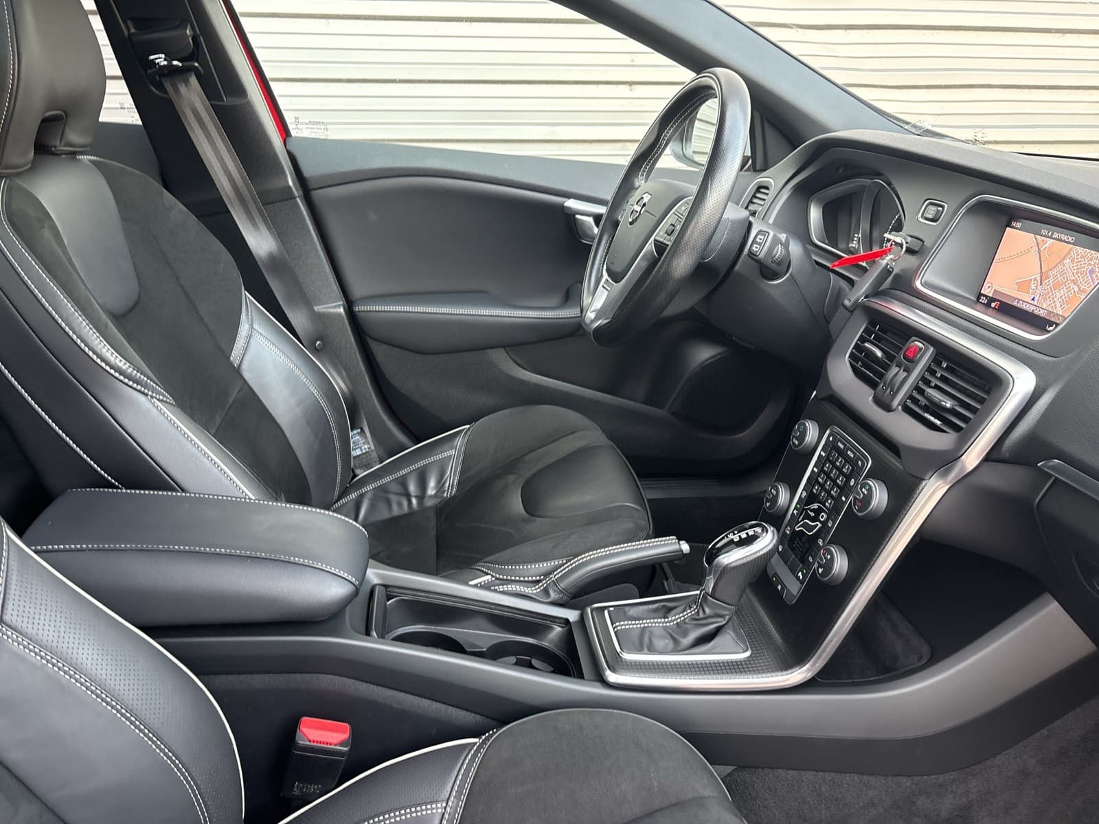 Volvo V40 1.5 T3 Polar+ Sport R-Design / Panoramadak / Cruise control / Stoelverwarming / thumbnail 17