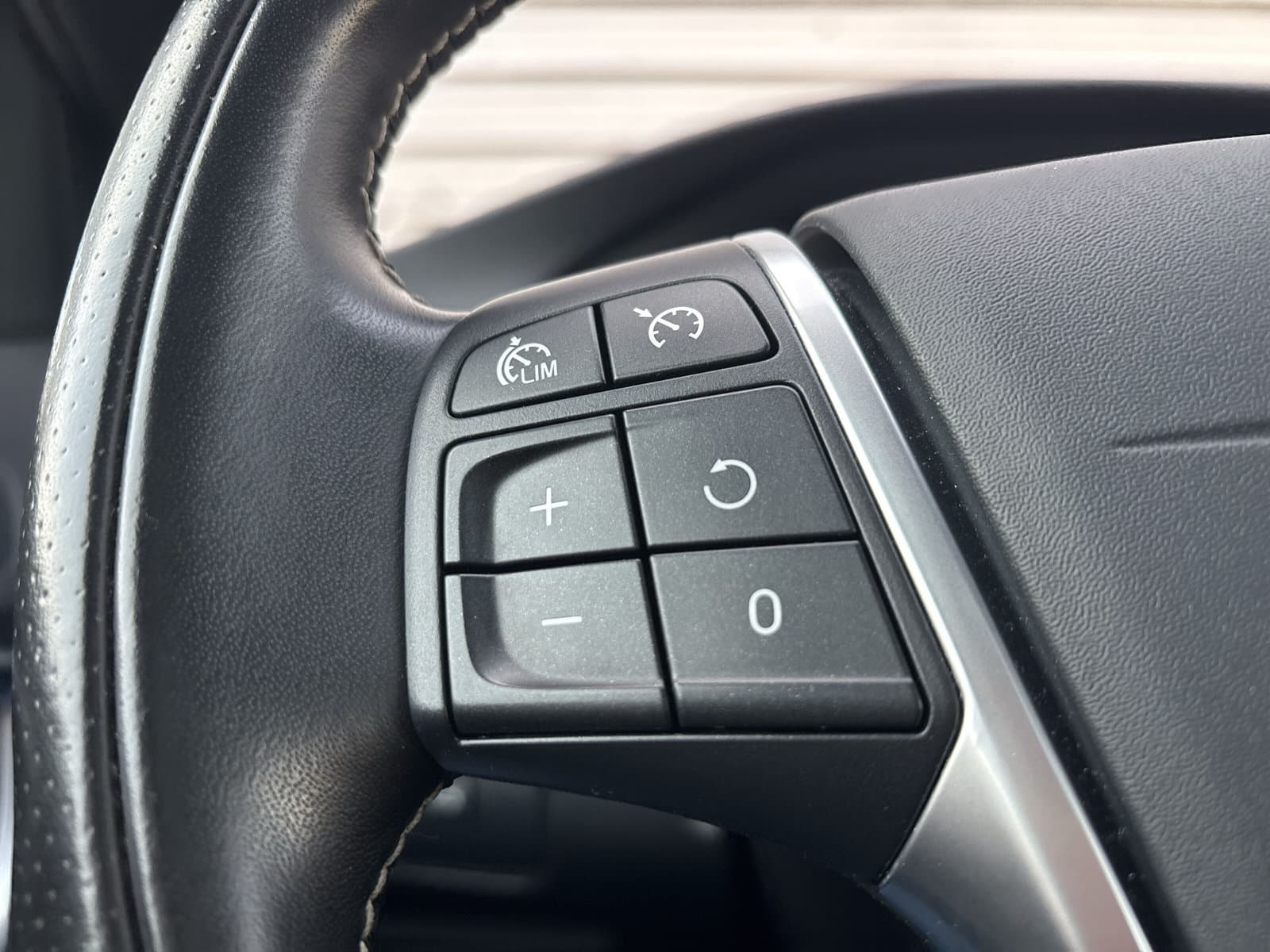 Volvo V40 1.5 T3 Polar+ Sport R-Design / Panoramadak / Cruise control / Stoelverwarming / thumbnail 20