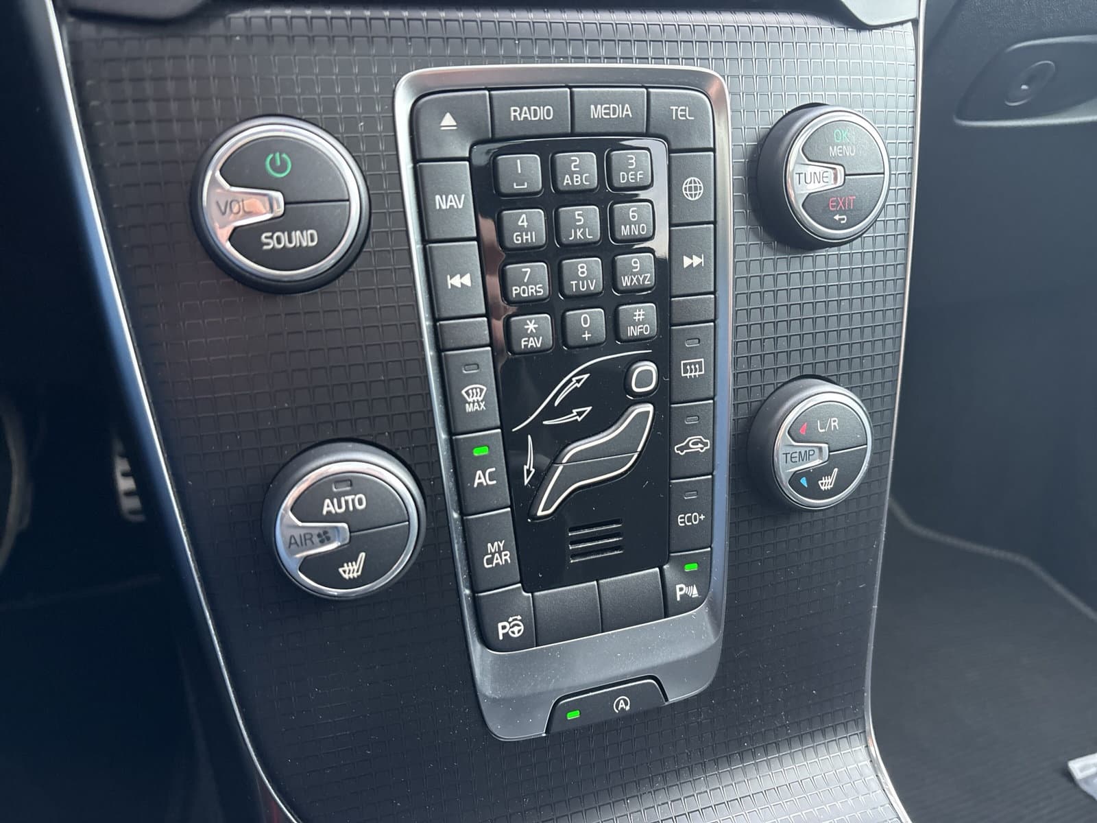 Volvo V40 1.5 T3 Polar+ Sport R-Design / Panoramadak / Cruise control / Stoelverwarming / thumbnail 25