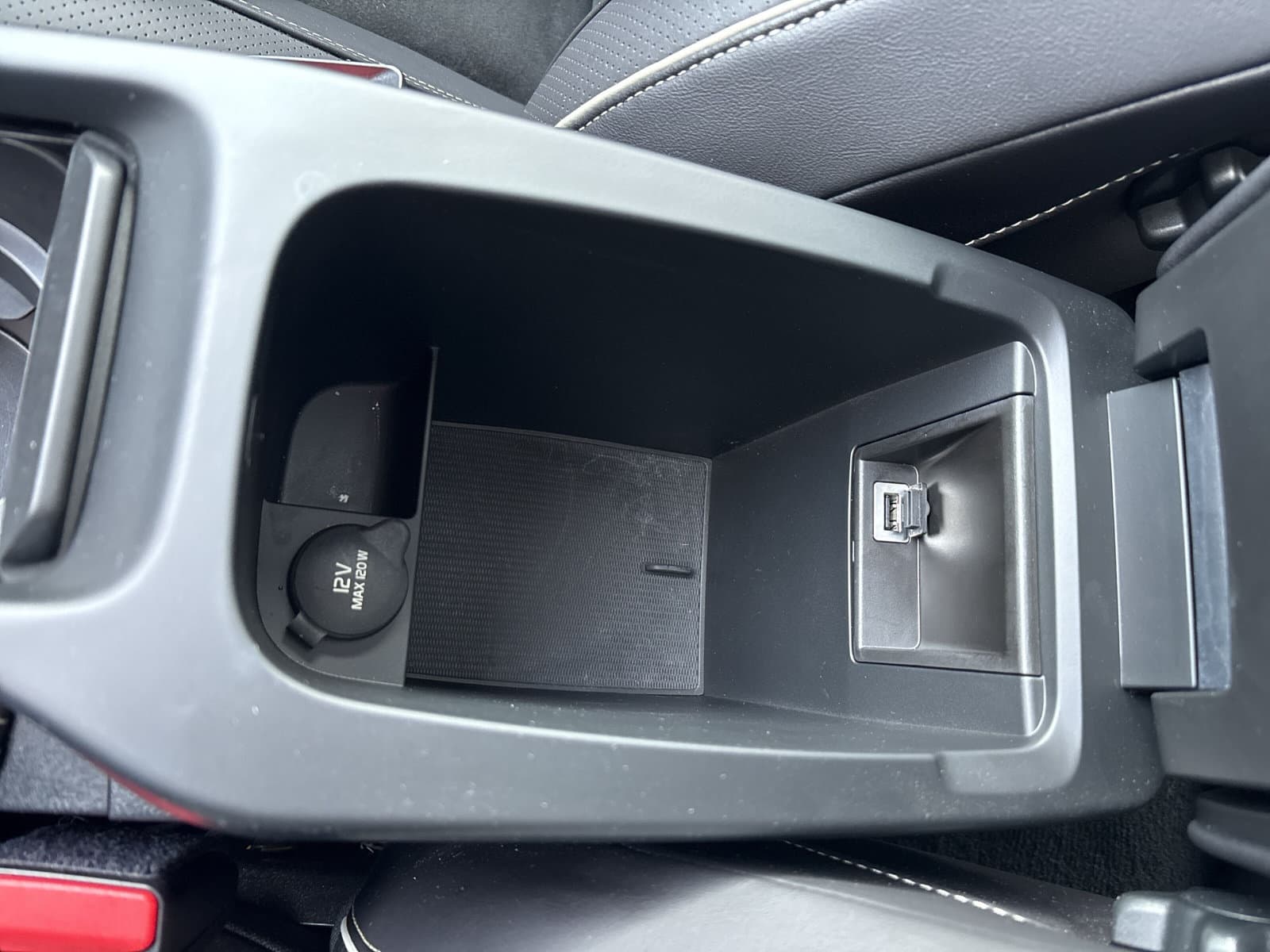 Volvo V40 1.5 T3 Polar+ Sport R-Design / Panoramadak / Cruise control / Stoelverwarming / thumbnail 27