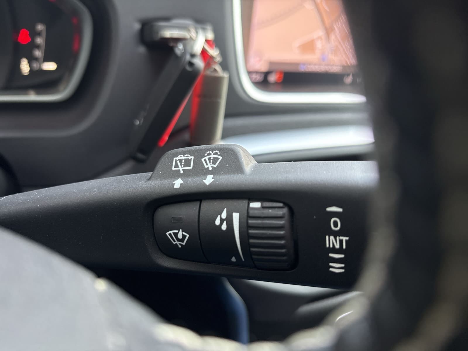 Volvo V40 1.5 T3 Polar+ Sport R-Design / Panoramadak / Cruise control / Stoelverwarming / thumbnail 28