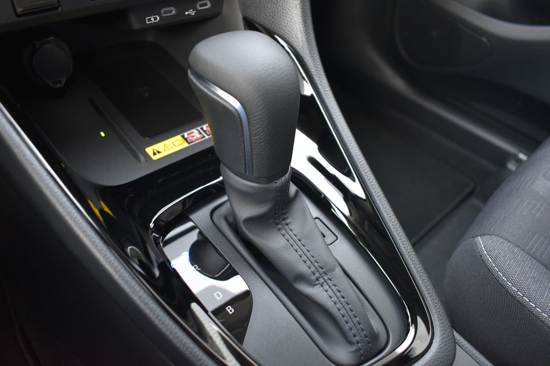 Toyota Yaris 1.5 Hybrid 115 Dynamic Automaat 116pk thumbnail 17