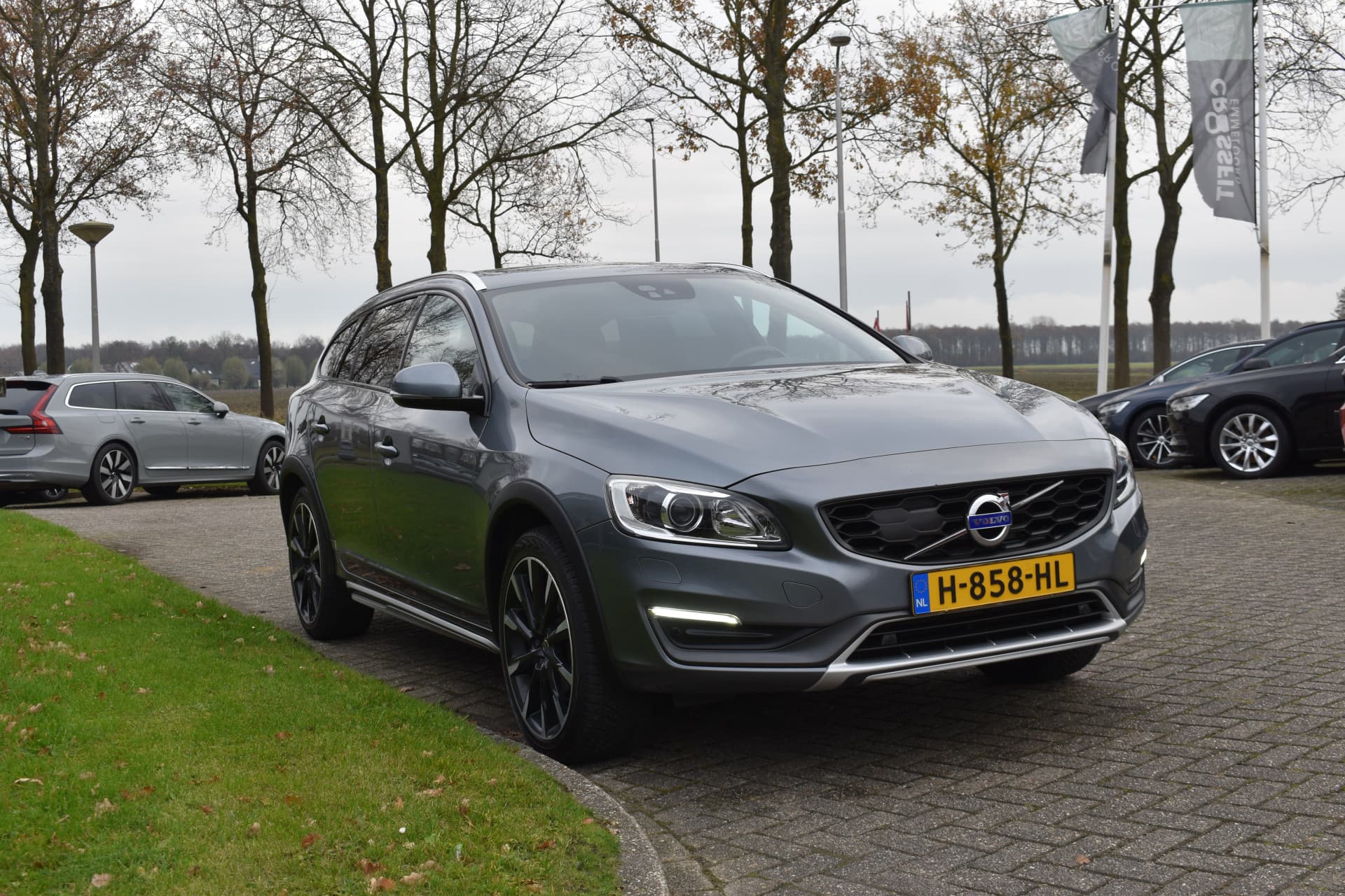 Volvo V60 Cross Country T5 245PK Automaat Summum thumbnail 2