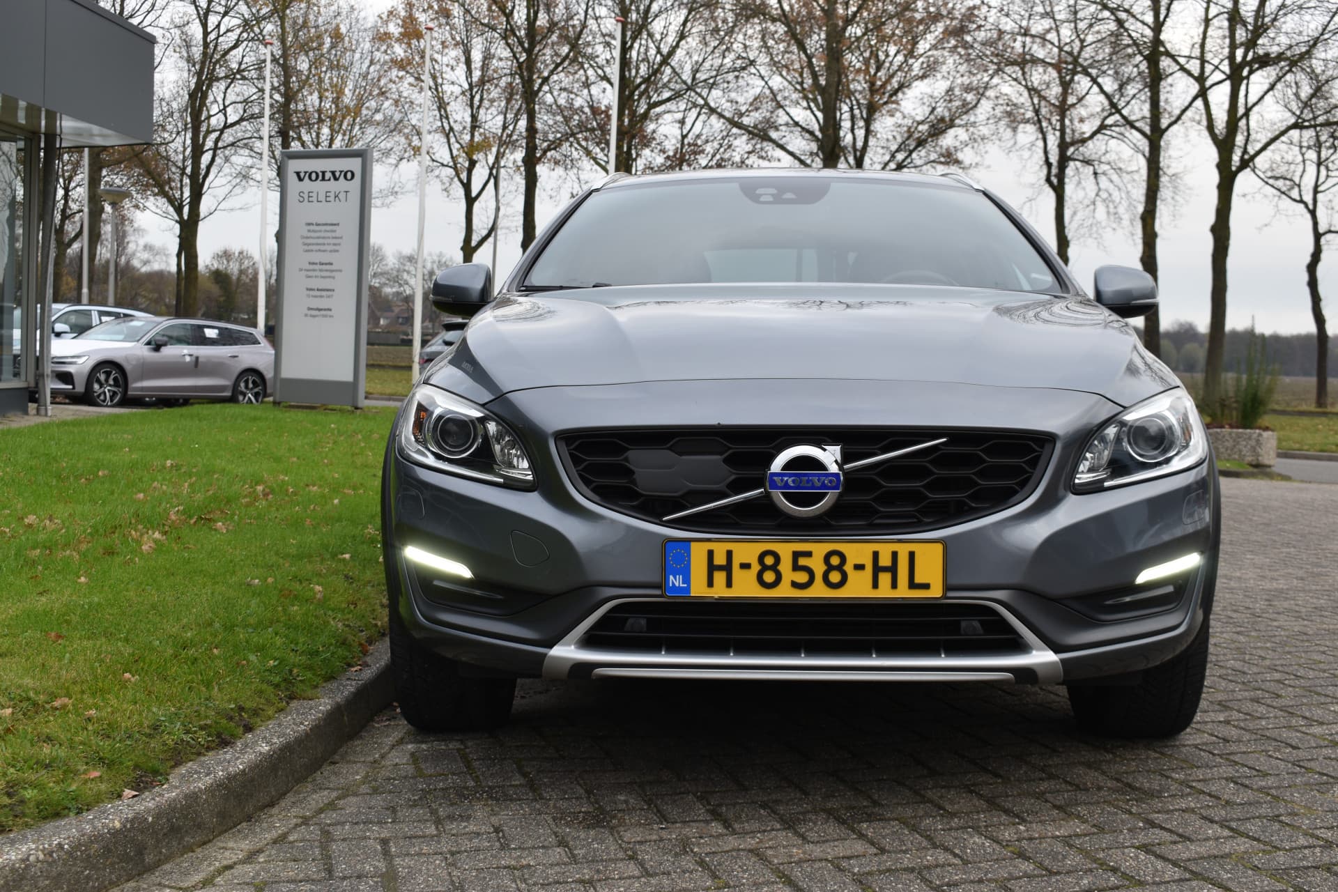 Volvo V60 Cross Country T5 245PK Automaat Summum thumbnail 3