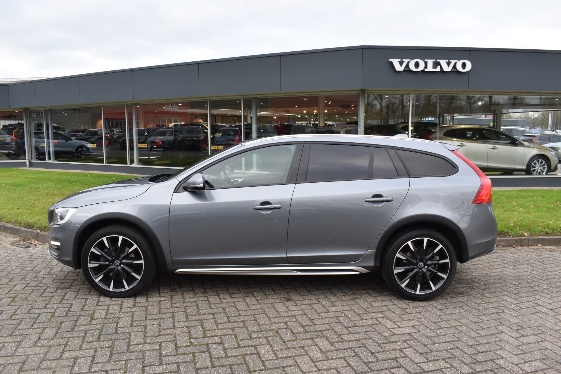 Volvo V60 Cross Country T5 245PK Automaat Summum thumbnail 9