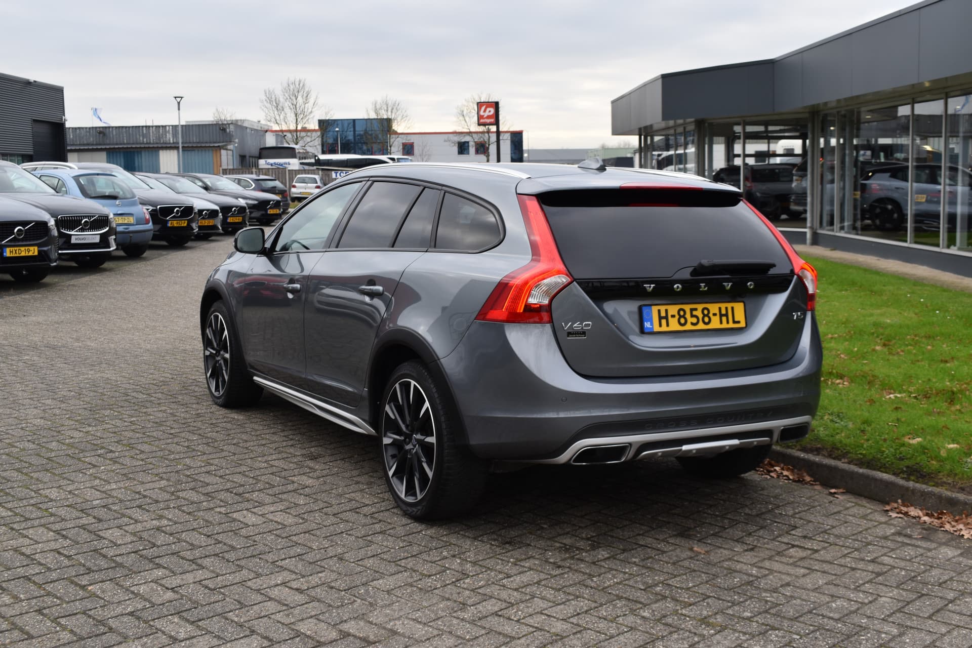 Volvo V60 Cross Country T5 245PK Automaat Summum thumbnail 13