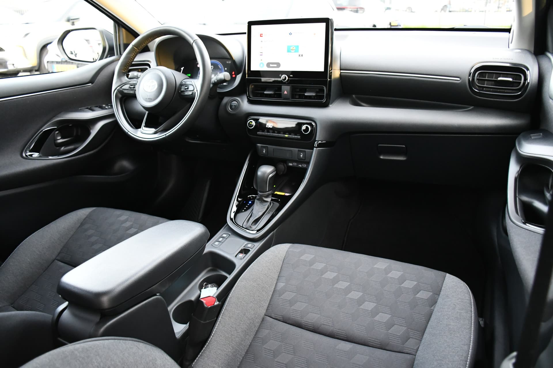 Toyota Yaris 1.5 Hybrid 115 Dynamic Automaat 116pk thumbnail 3