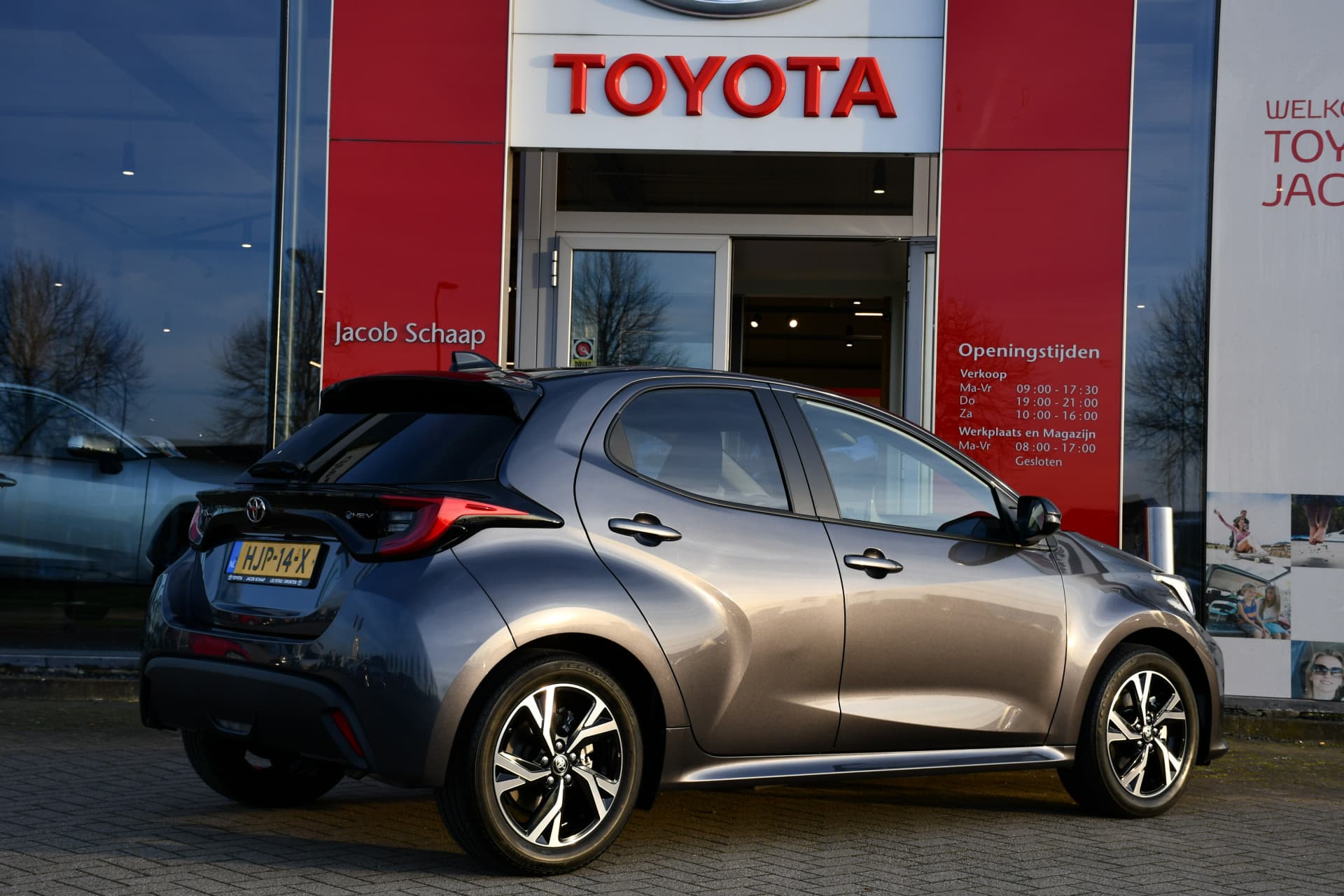 Toyota Yaris 1.5 Hybrid 115 Dynamic Automaat 116pk thumbnail 4