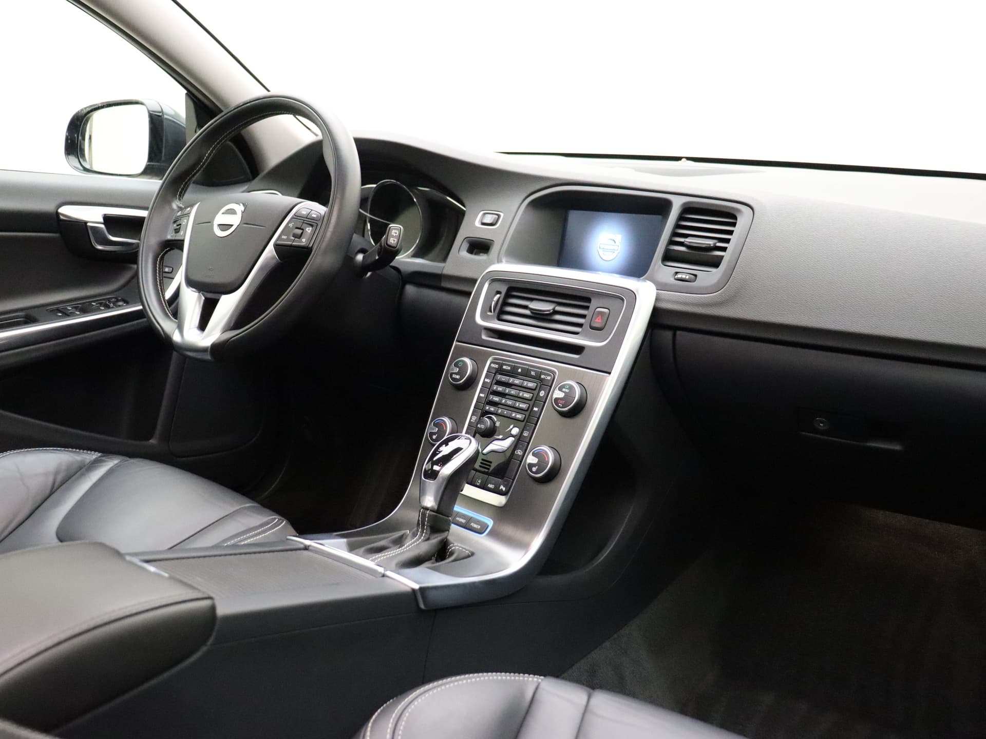 Volvo V60 2.4 D6 AWD Plug-In Hybrid Summum / Schuif-/kanteldak / Keyless / Adapt. Cruise / BLIS / On Call / Elektr. Sportstoelen / Premium Sound / Act. Grootlicht / Trekhaak / Xenon / thumbnail 2