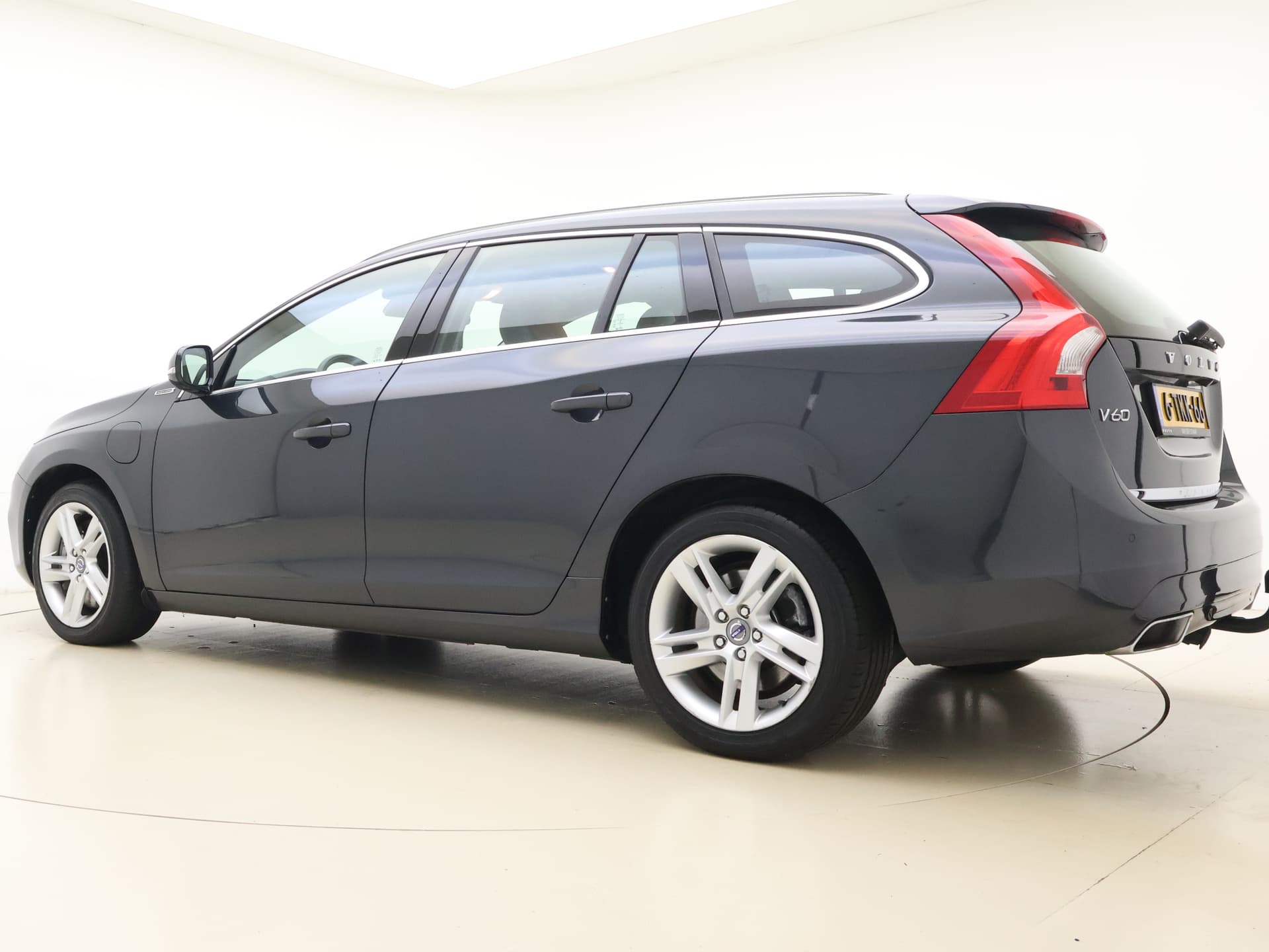 Volvo V60 2.4 D6 AWD Plug-In Hybrid Summum / Schuif-/kanteldak / Keyless / Adapt. Cruise / BLIS / On Call / Elektr. Sportstoelen / Premium Sound / Act. Grootlicht / Trekhaak / Xenon / thumbnail 10