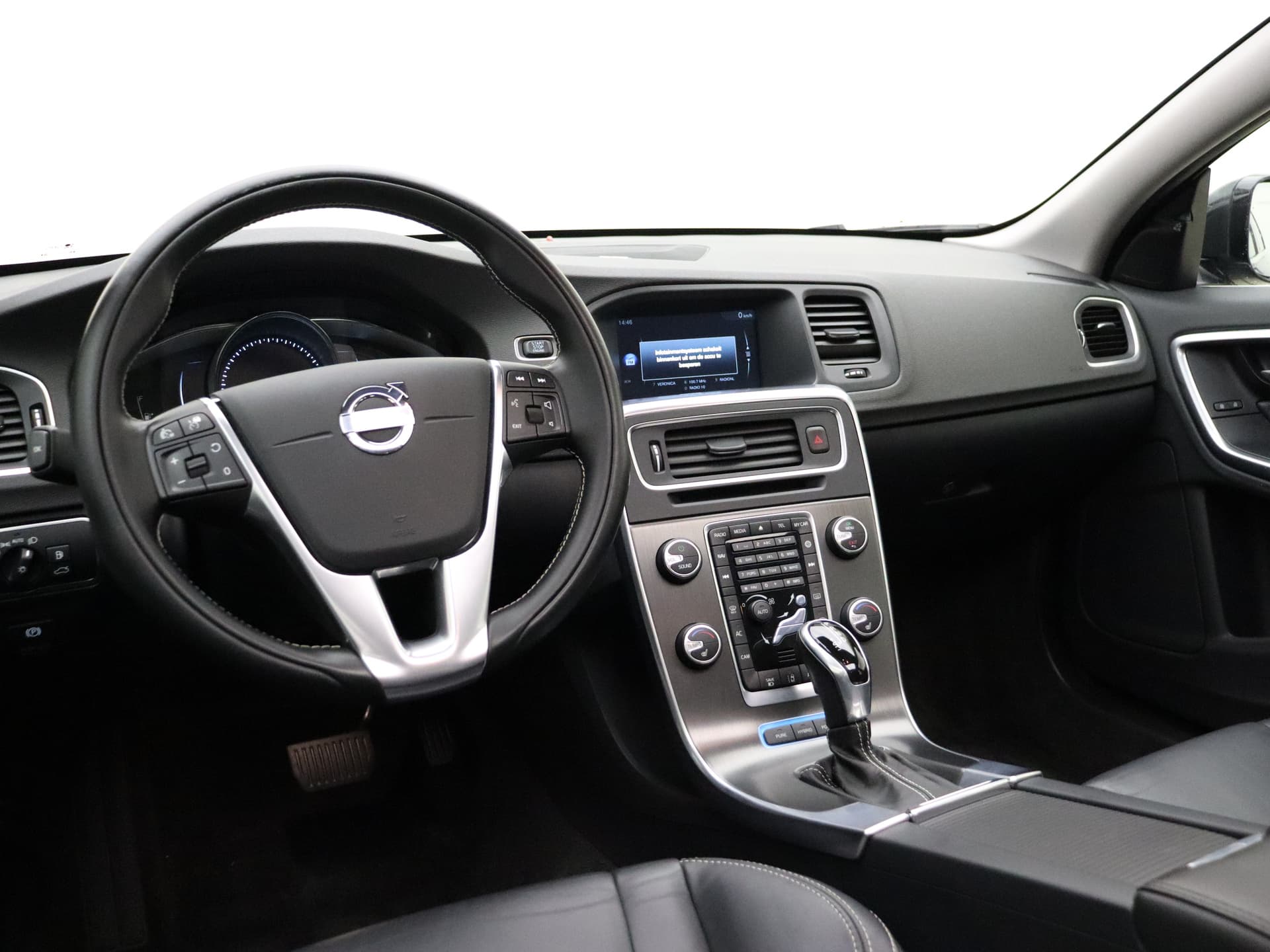 Volvo V60 2.4 D6 AWD Plug-In Hybrid Summum / Schuif-/kanteldak / Keyless / Adapt. Cruise / BLIS / On Call / Elektr. Sportstoelen / Premium Sound / Act. Grootlicht / Trekhaak / Xenon / thumbnail 18