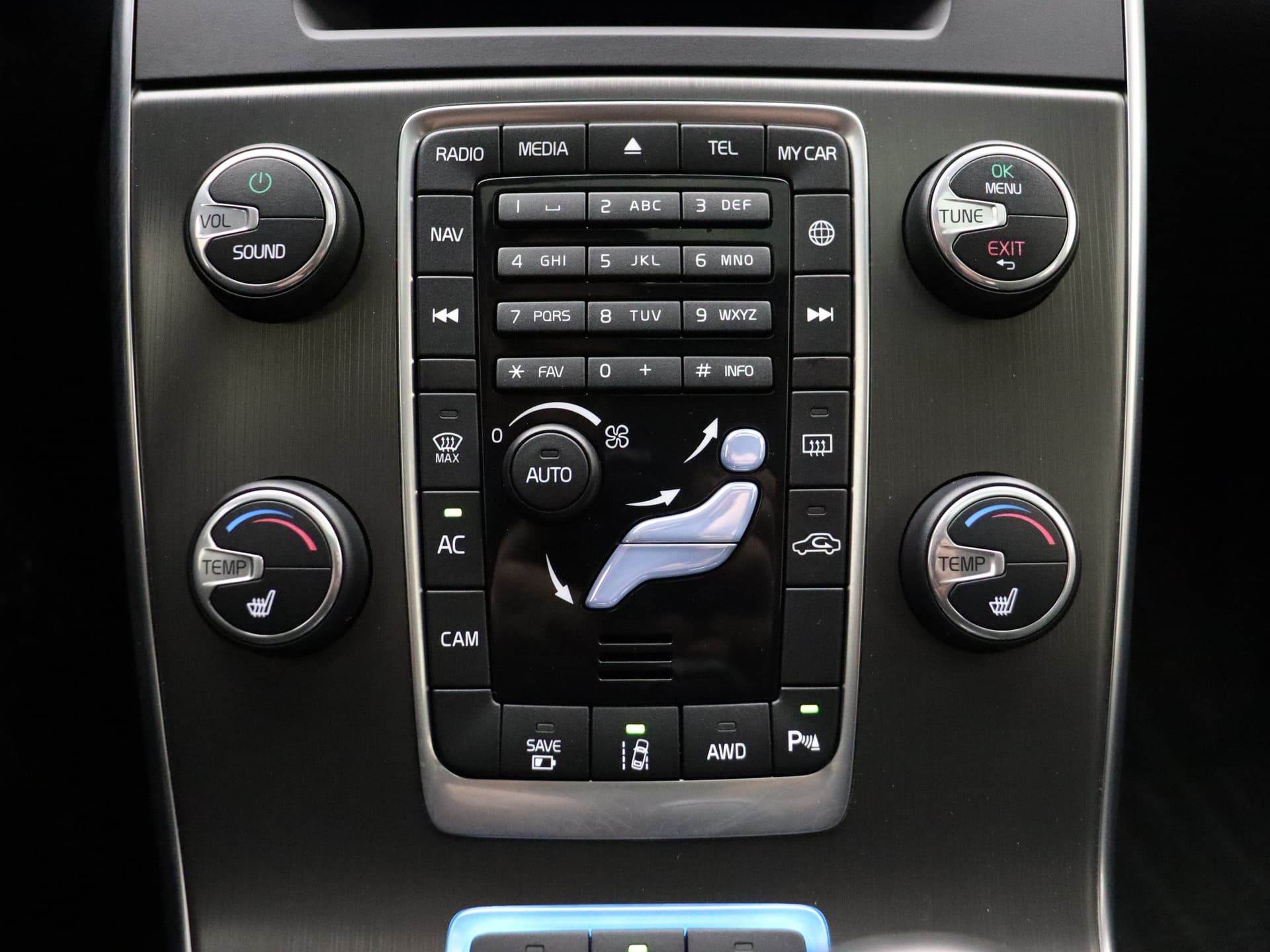 Volvo V60 2.4 D6 AWD Plug-In Hybrid Summum / Schuif-/kanteldak / Keyless / Adapt. Cruise / BLIS / On Call / Elektr. Sportstoelen / Premium Sound / Act. Grootlicht / Trekhaak / Xenon / thumbnail 26