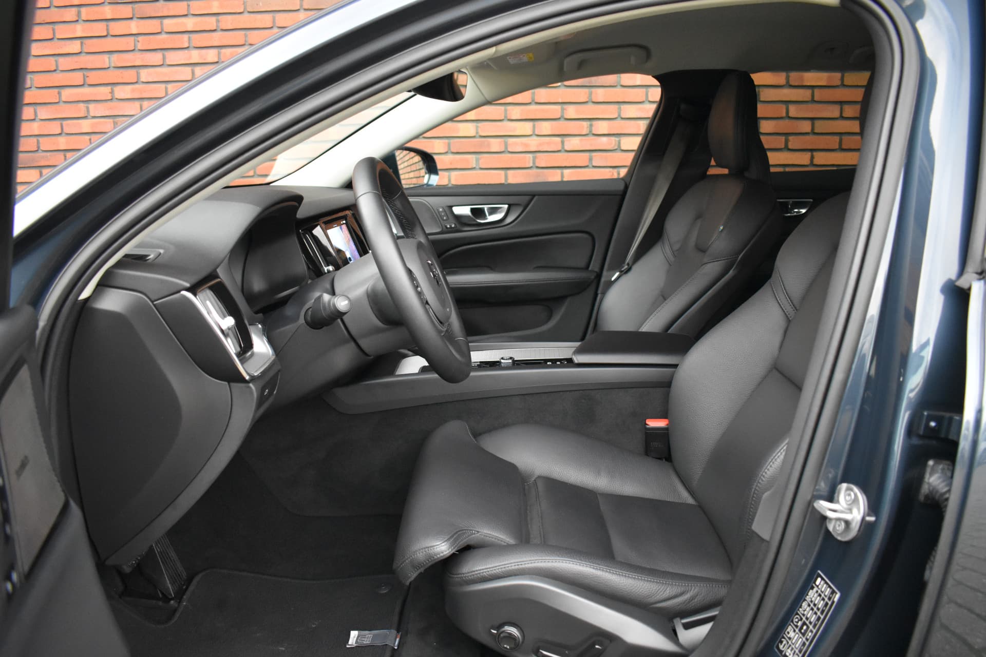 Volvo V60 Cross Country B5 265PK AWD Plus thumbnail 4