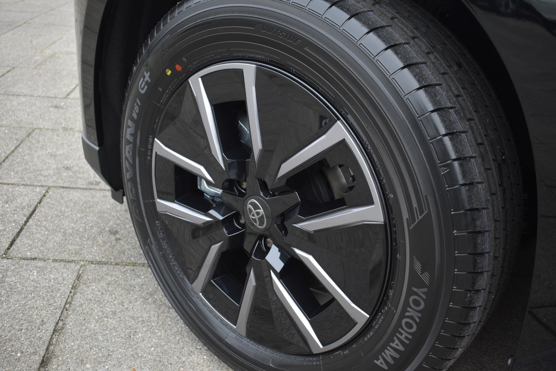 Toyota BZ4X Executive 73 kWh Automaat 224pk thumbnail 2