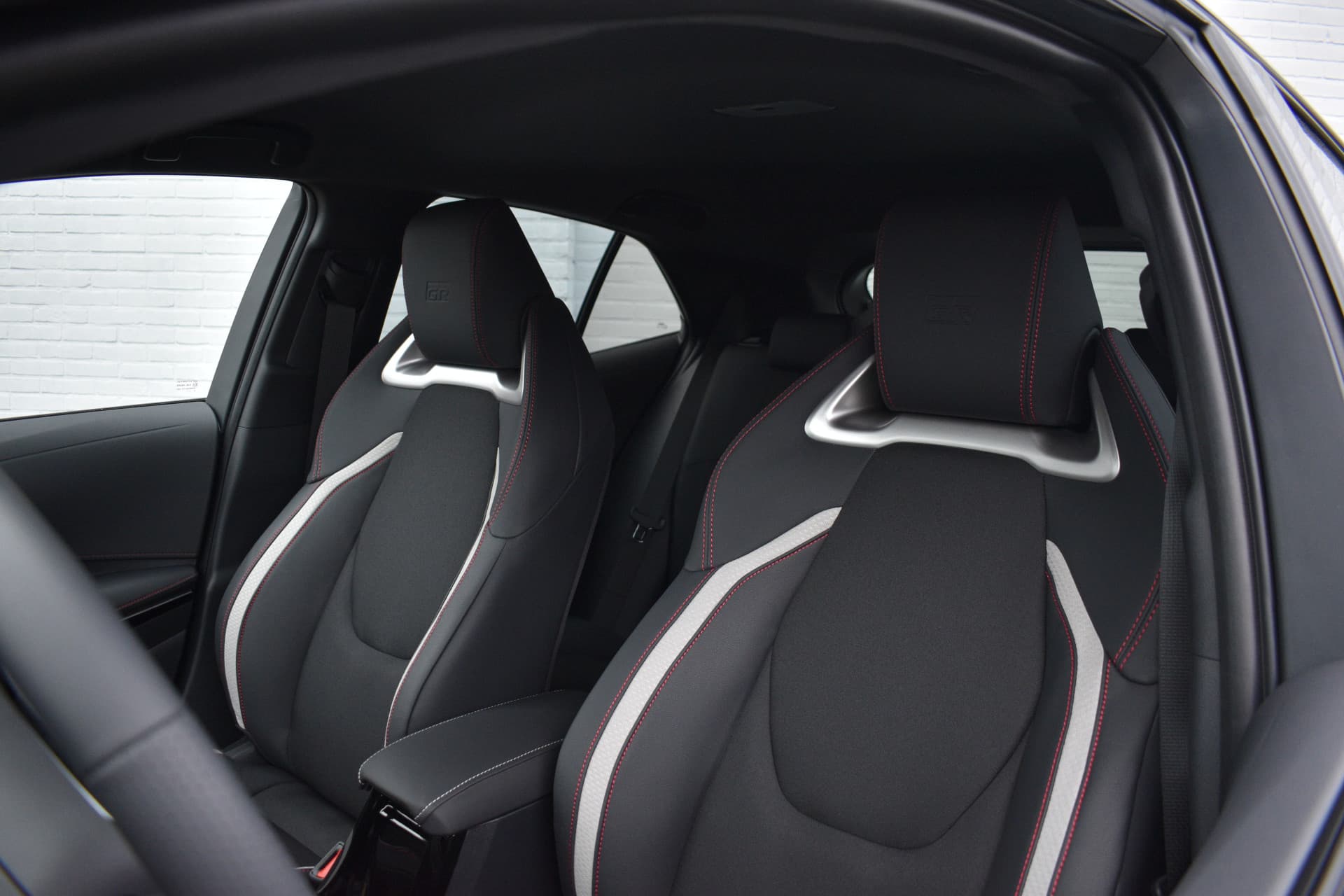 Toyota Corolla Hybrid 180 GR Sport Automaat 178pk thumbnail 6