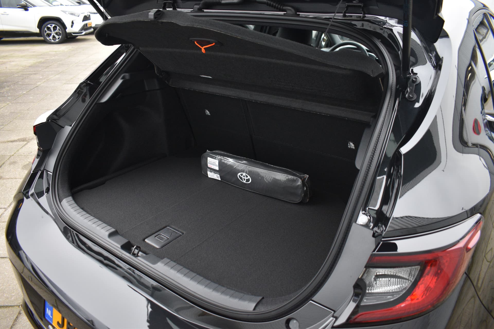 Toyota Corolla Hybrid 180 GR Sport Automaat 178pk thumbnail 10