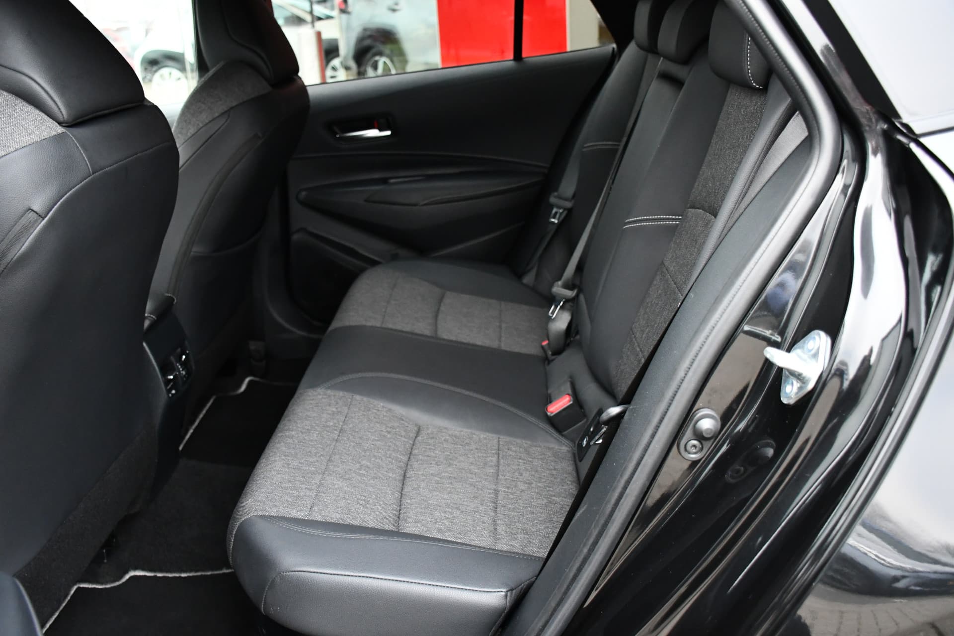 Toyota Corolla Touring Sports Hybrid 140 Dynamic Automaat 140pk thumbnail 13