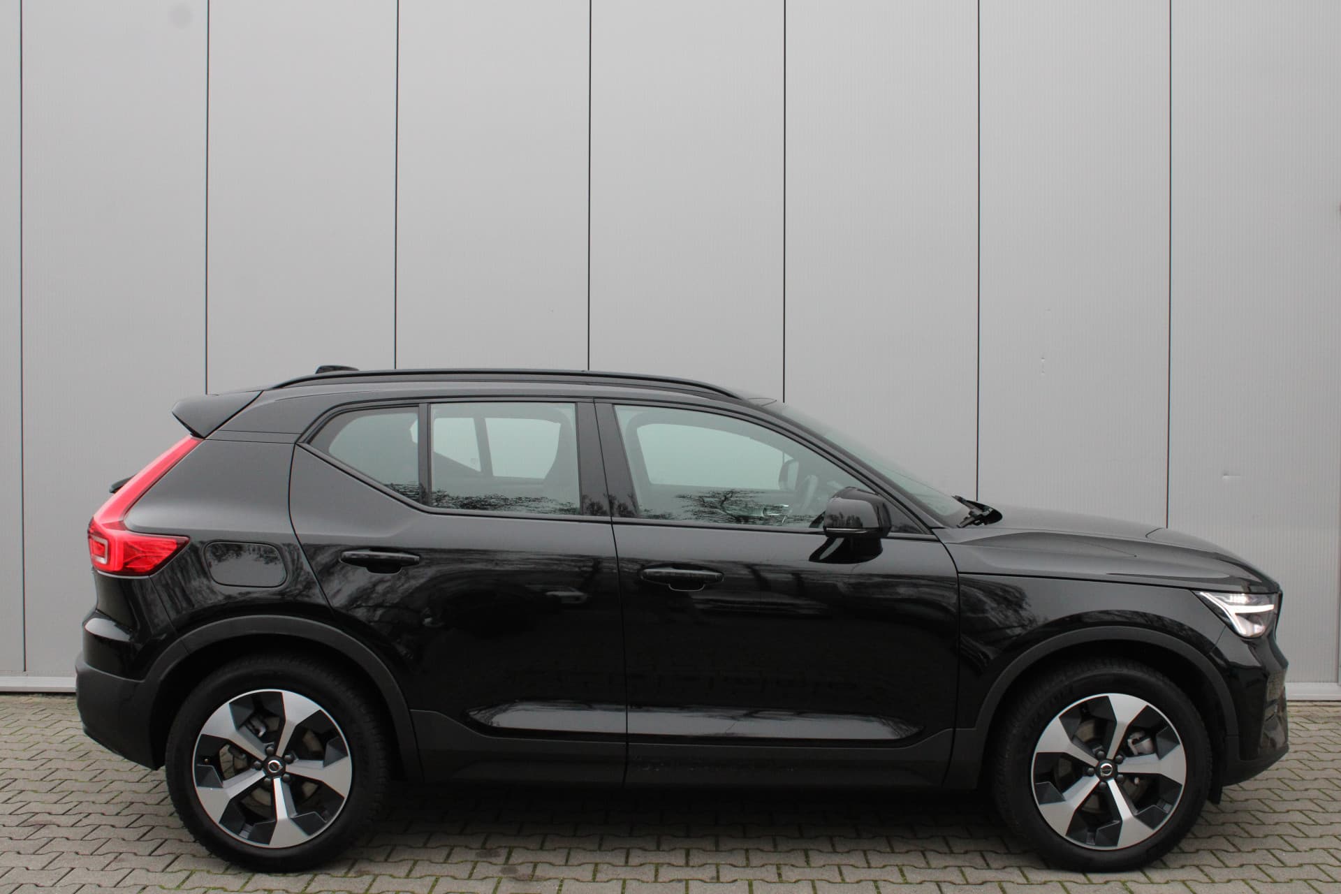 Volvo XC40 B4 Plus Dark thumbnail 3