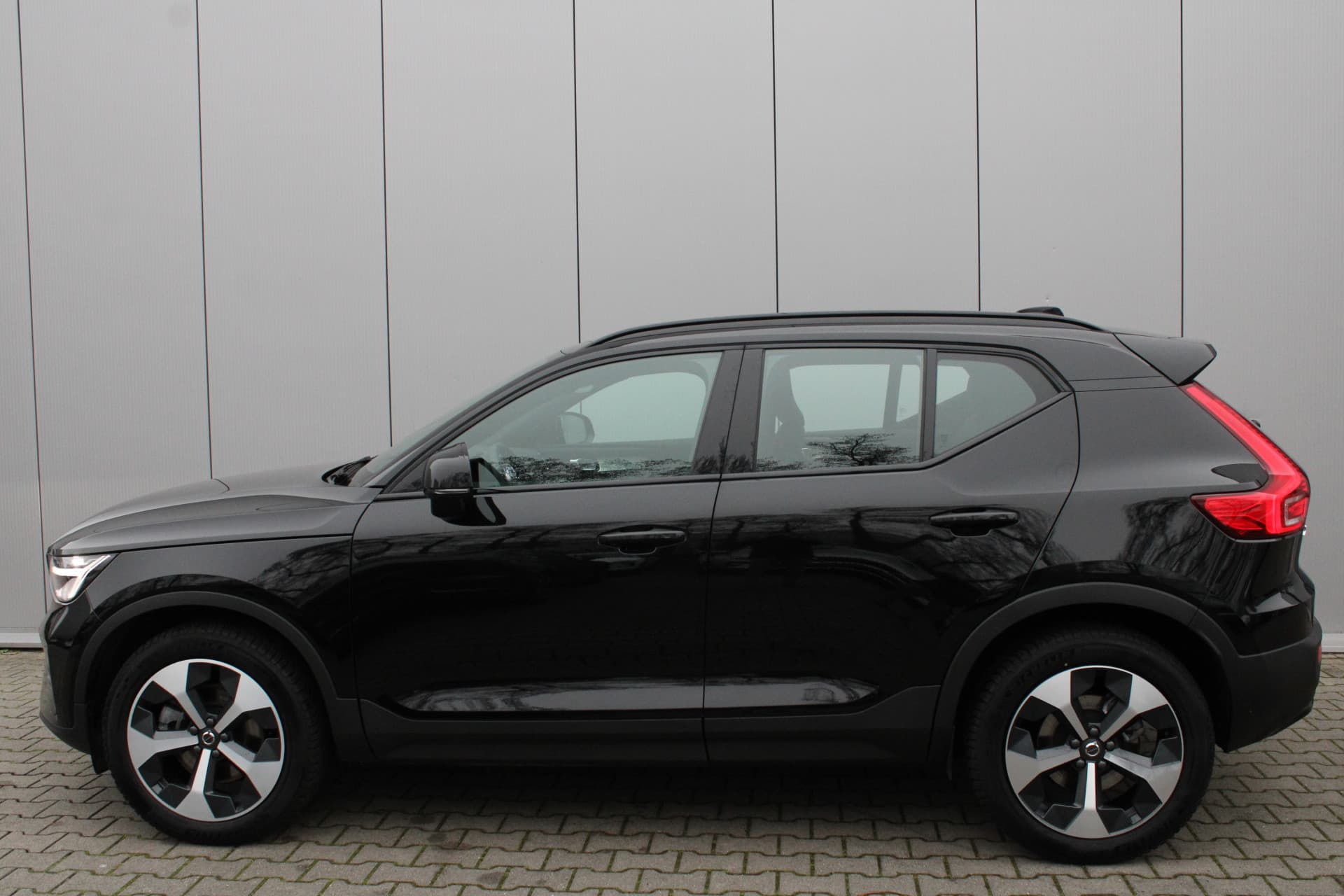 Volvo XC40 B4 Plus Dark thumbnail 5