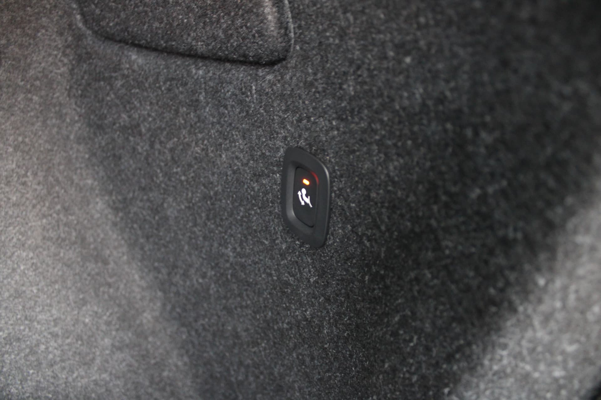 Volvo XC40 B4 Plus Dark thumbnail 10