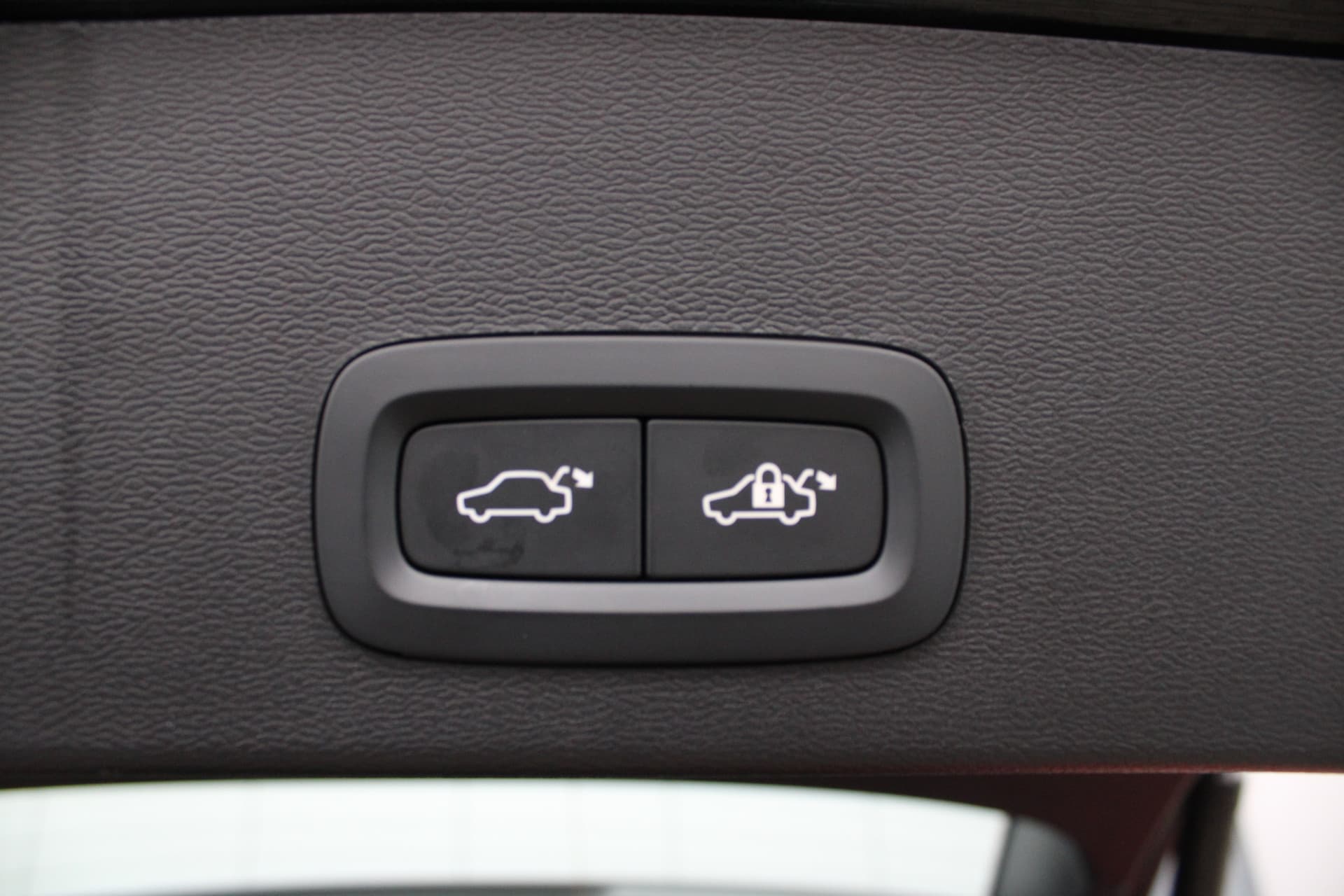 Volvo XC40 B4 Plus Dark thumbnail 11