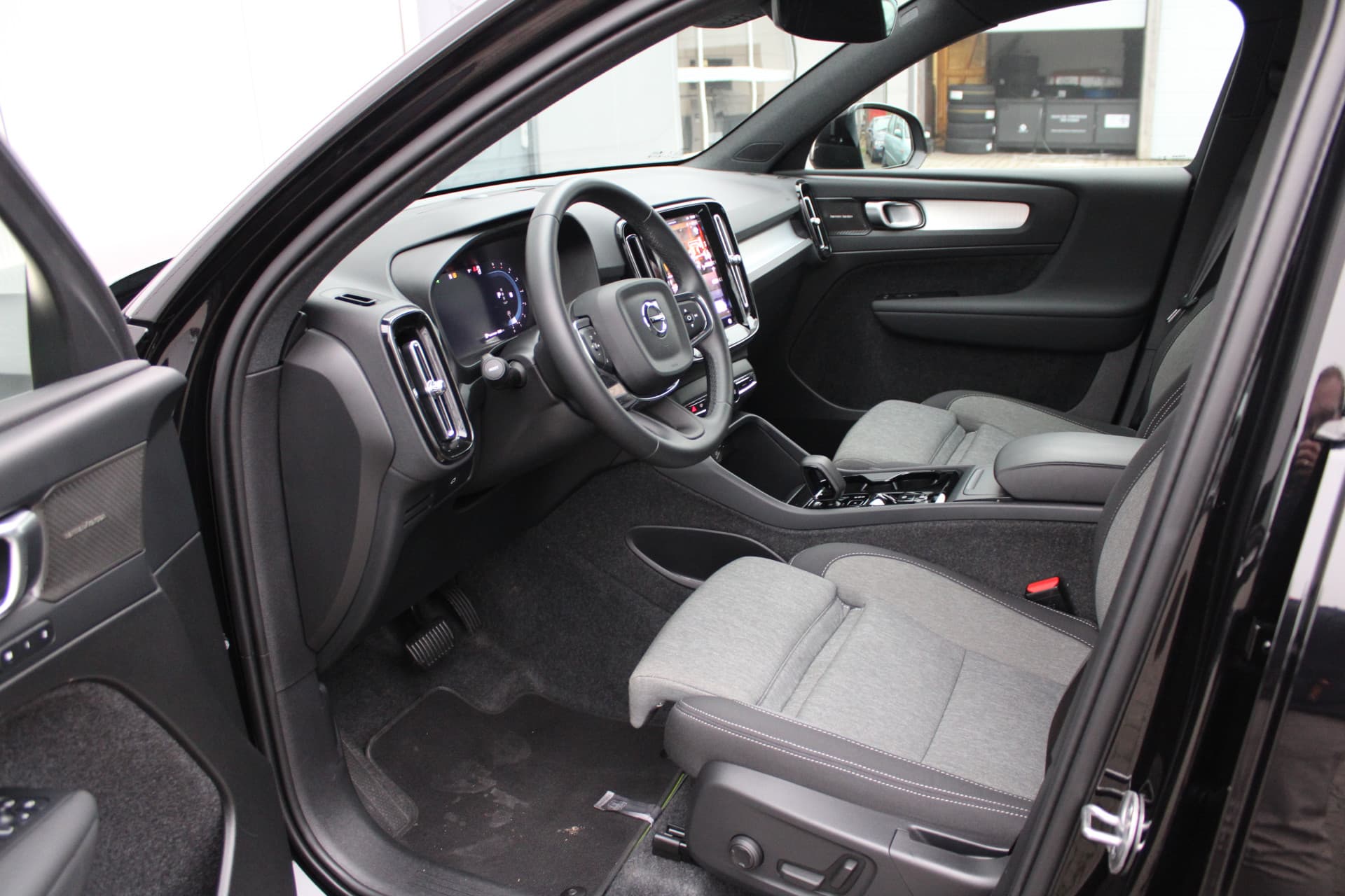 Volvo XC40 B4 Plus Dark thumbnail 18