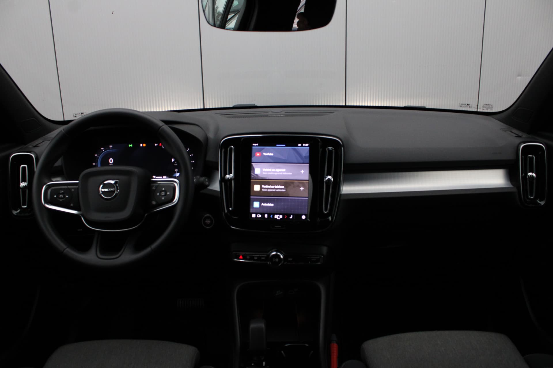 Volvo XC40 B4 Plus Dark thumbnail 19