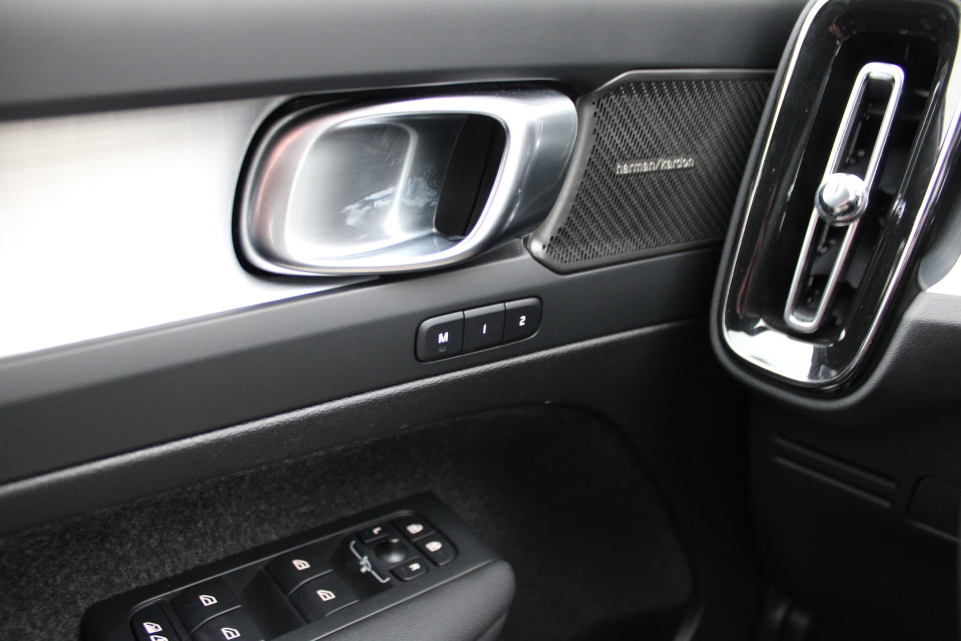 Volvo XC40 B4 Plus Dark thumbnail 21