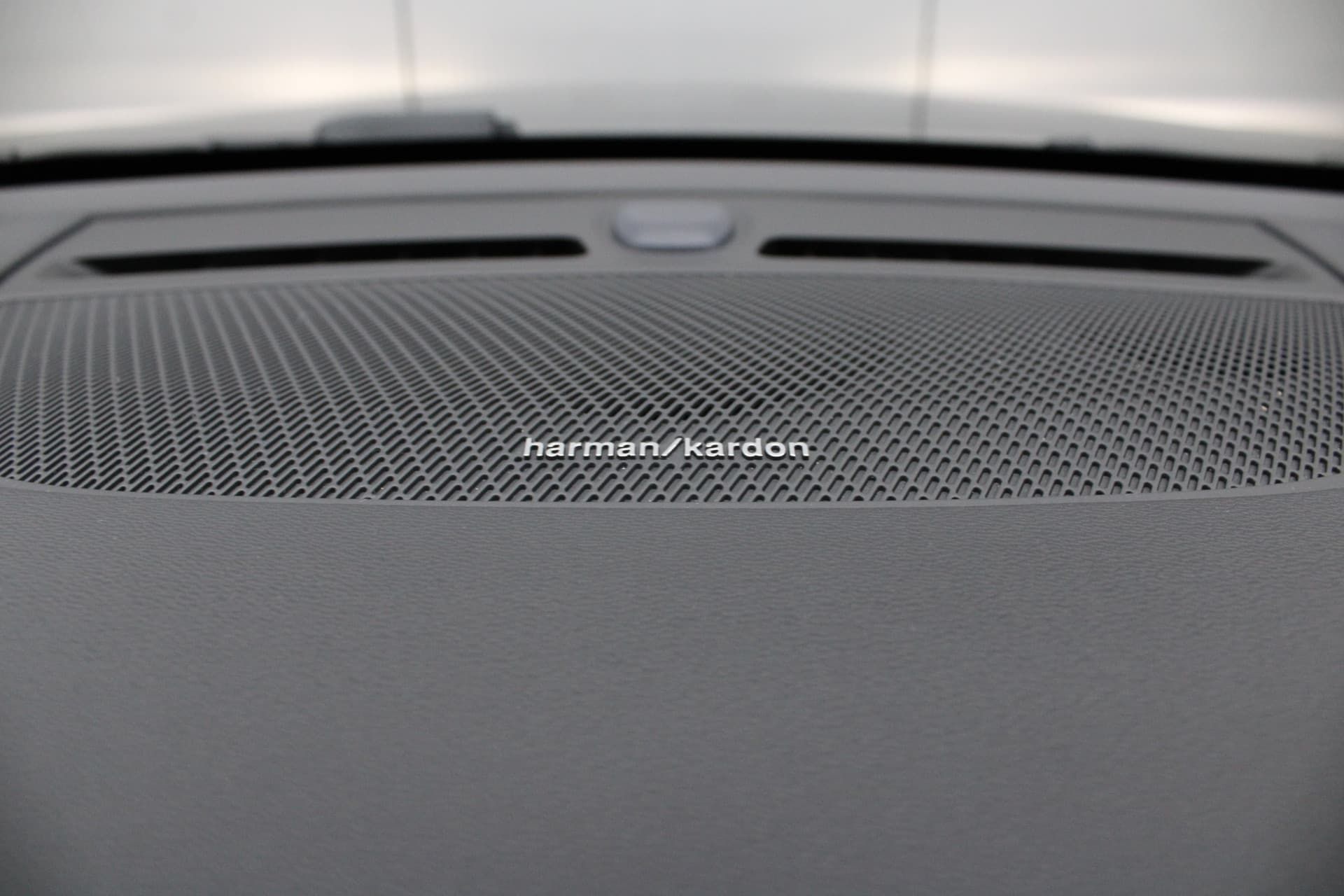 Volvo XC40 B4 Plus Dark thumbnail 25