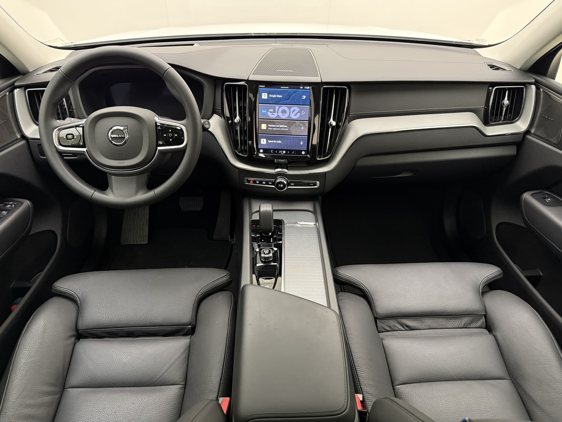 Volvo XC60 T6 Plug-in hybrid AWD Ultimate Dark / 20 '' Velgen / Head-up Display / Blis / Semi elektrisch trekhaak / thumbnail 2