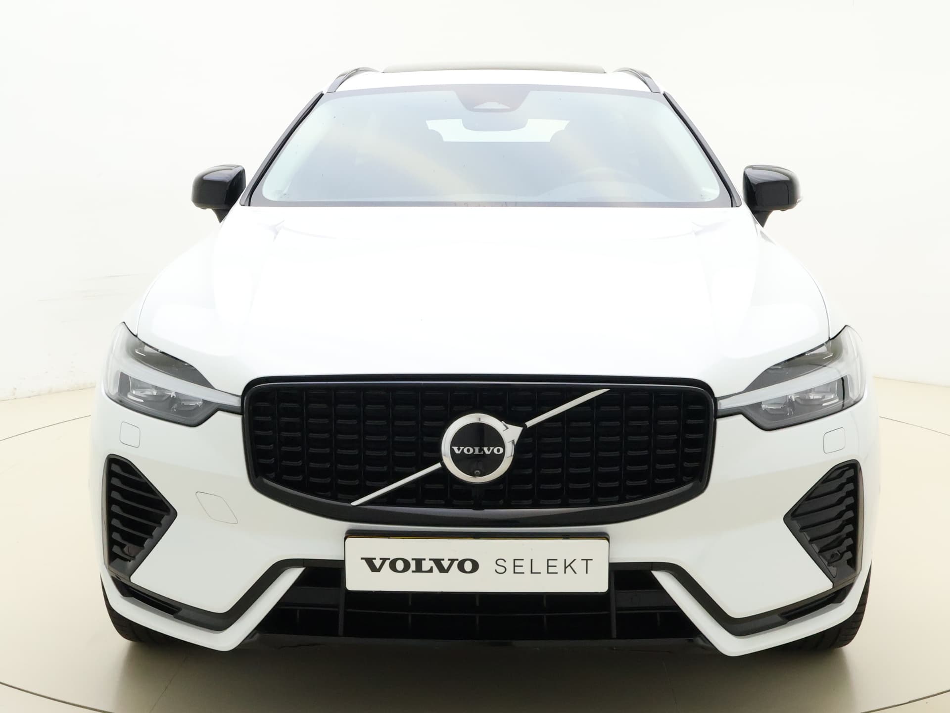 Volvo XC60 T6 Plug-in hybrid AWD Ultimate Dark / 20 '' Velgen / Head-up Display / Blis / Semi elektrisch trekhaak / thumbnail 3