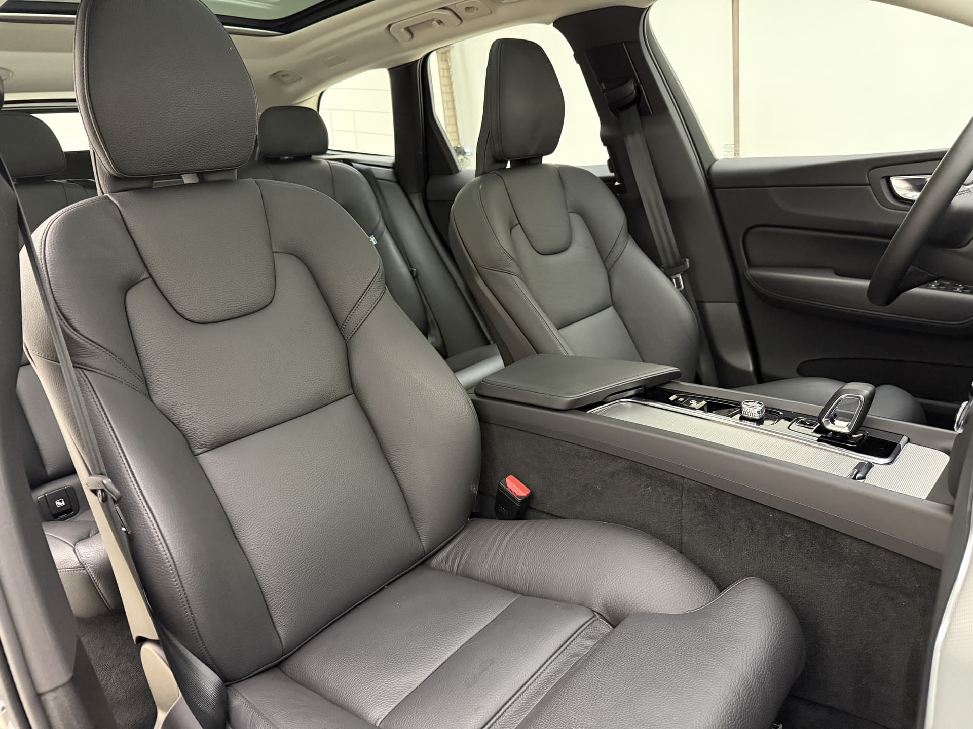 Volvo XC60 T6 Plug-in hybrid AWD Ultimate Dark / 20 '' Velgen / Head-up Display / Blis / Semi elektrisch trekhaak / thumbnail 6