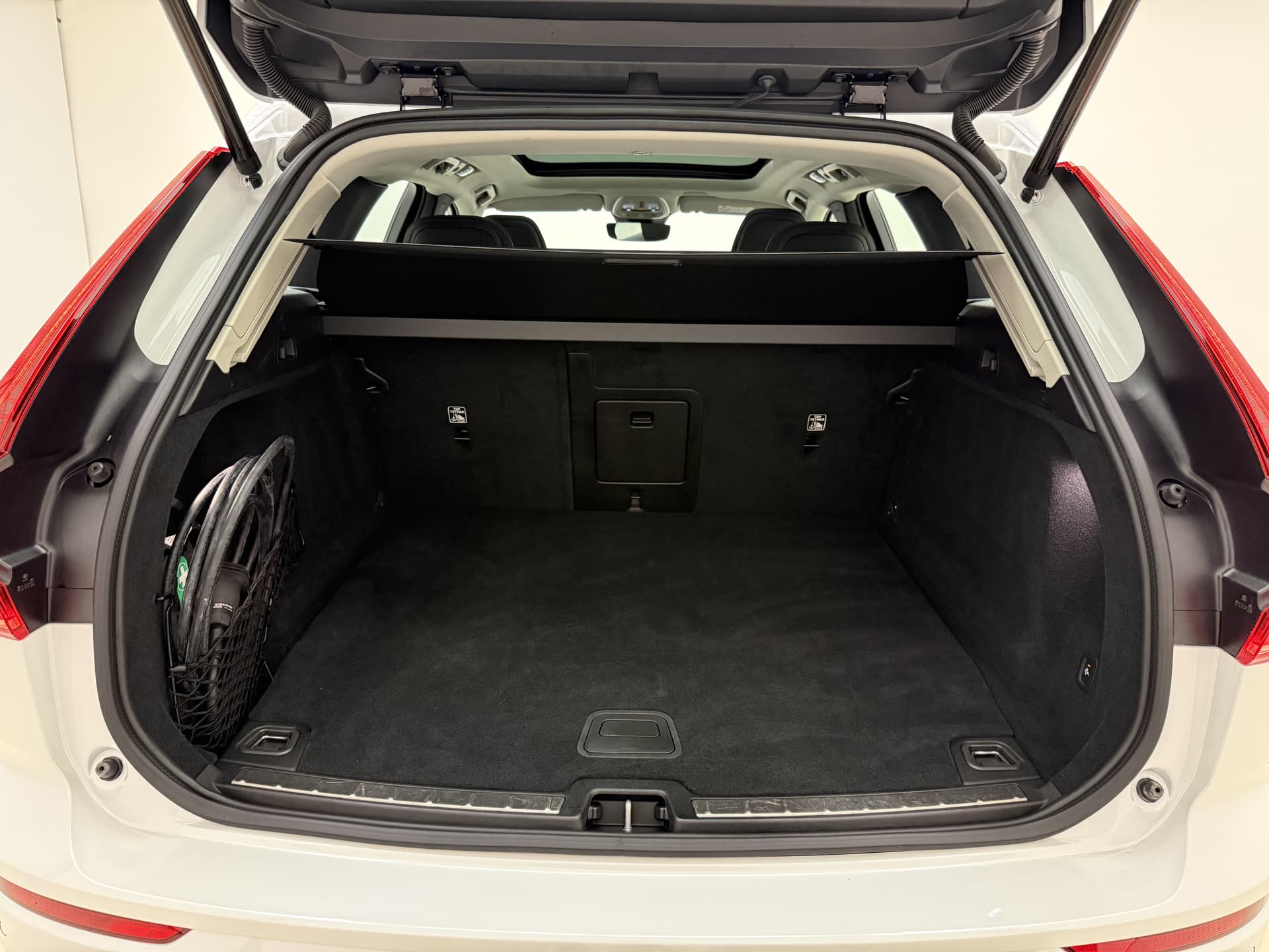 Volvo XC60 T6 Plug-in hybrid AWD Ultimate Dark / 20 '' Velgen / Head-up Display / Blis / Semi elektrisch trekhaak / thumbnail 12