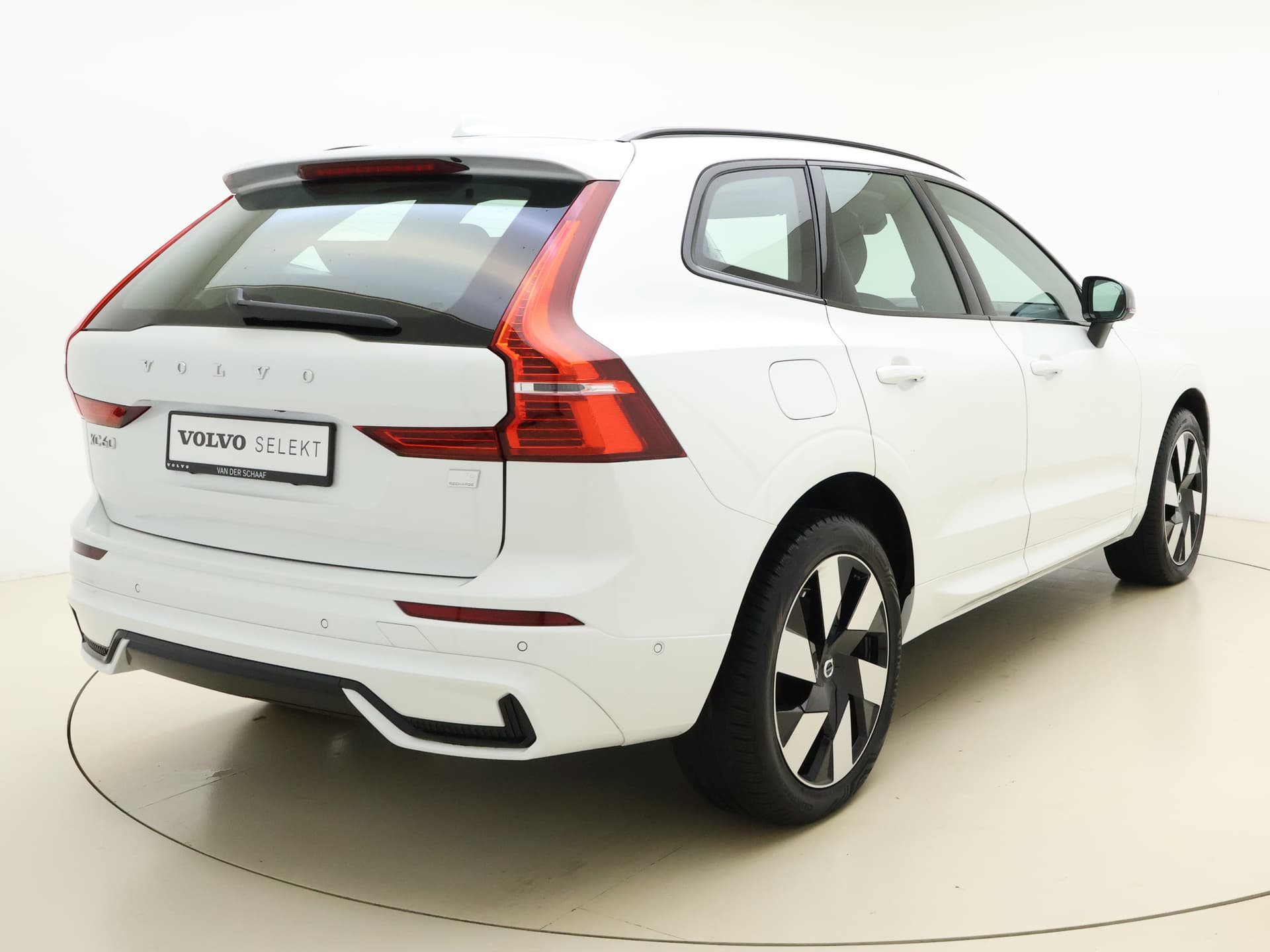 Volvo XC60 T6 Plug-in hybrid AWD Ultimate Dark / 20 '' Velgen / Head-up Display / Blis / Semi elektrisch trekhaak / thumbnail 13