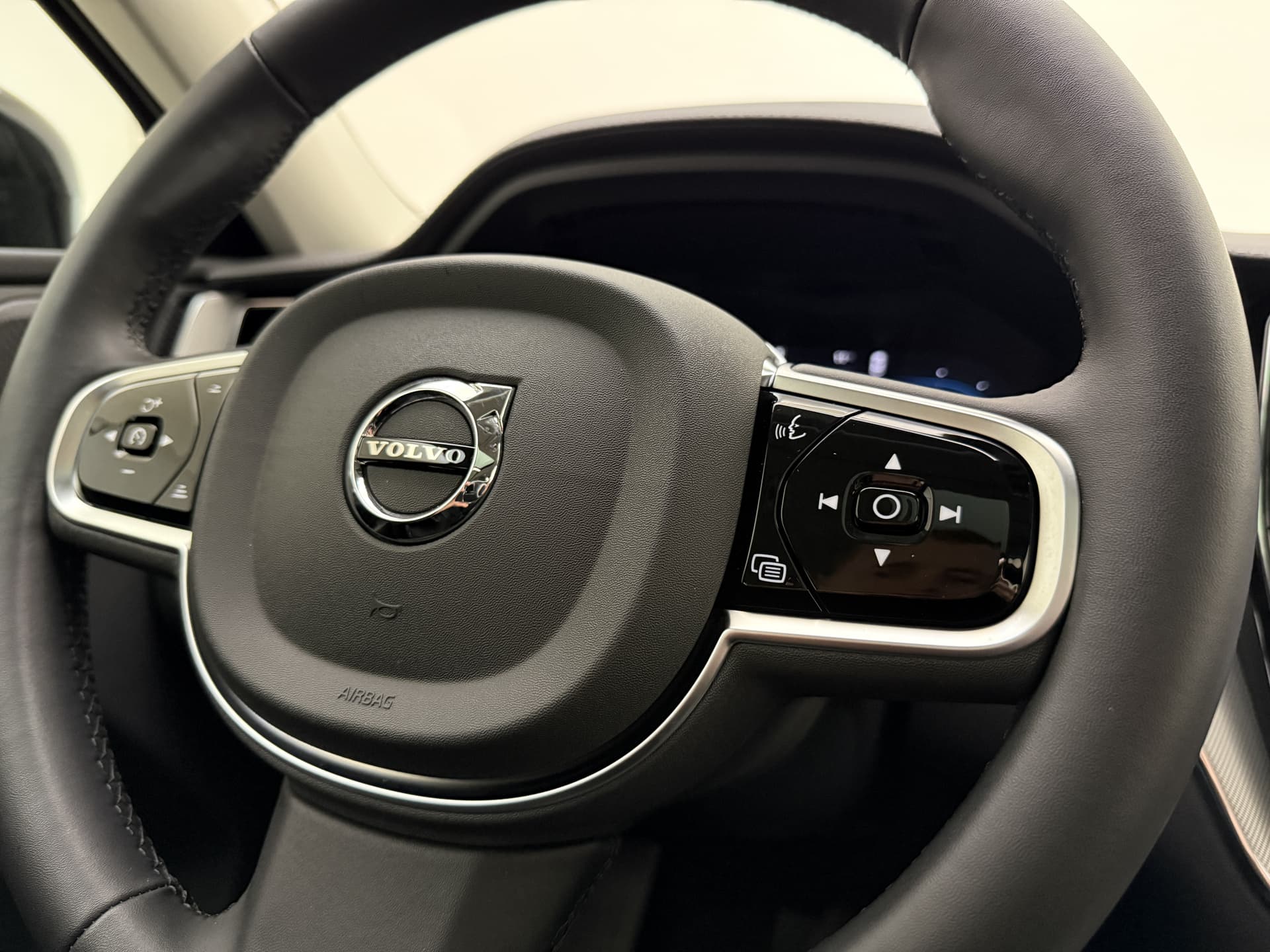 Volvo XC60 T6 Plug-in hybrid AWD Ultimate Dark / 20 '' Velgen / Head-up Display / Blis / Semi elektrisch trekhaak / thumbnail 23