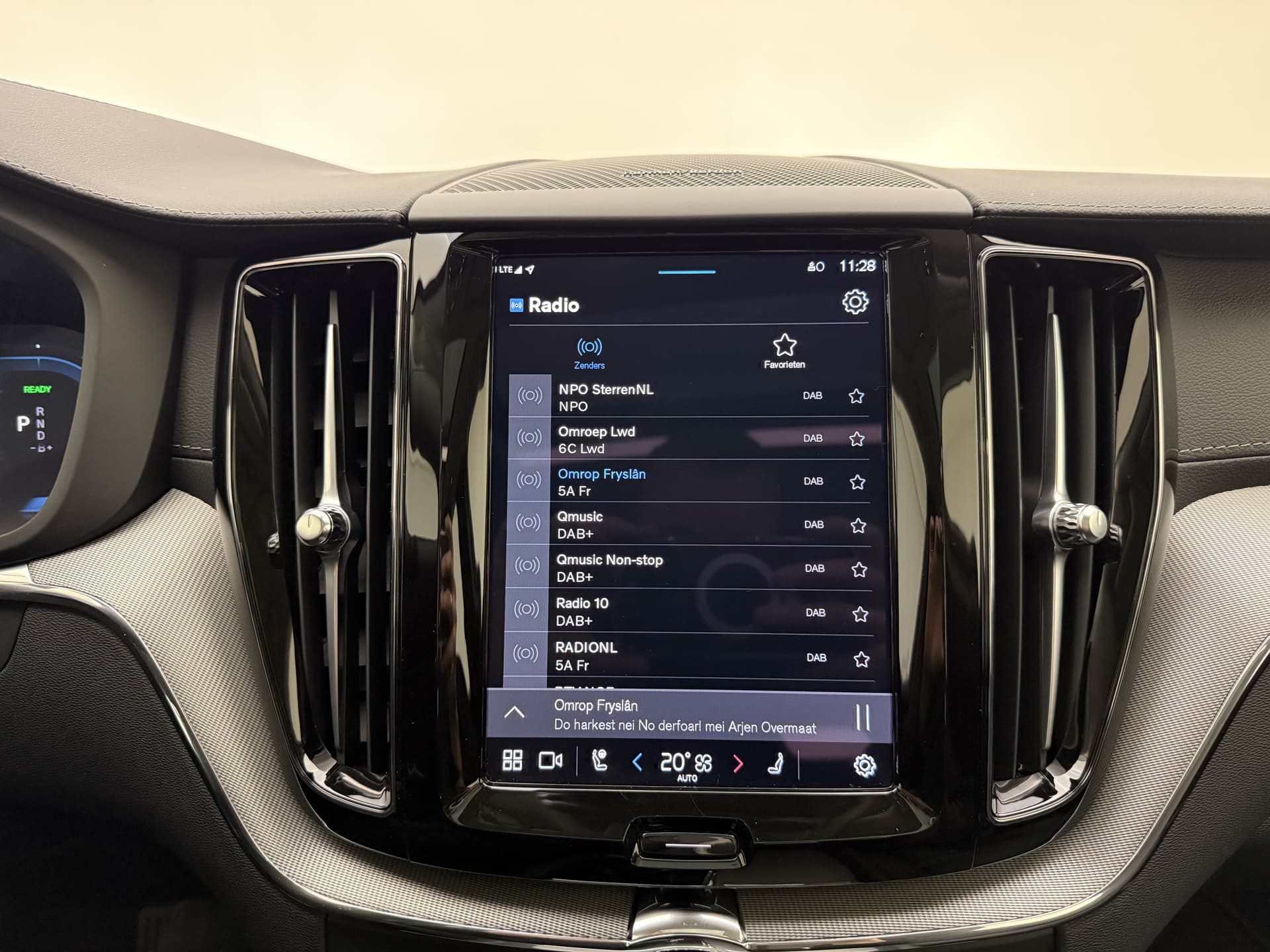 Volvo XC60 T6 Plug-in hybrid AWD Ultimate Dark / 20 '' Velgen / Head-up Display / Blis / Semi elektrisch trekhaak / thumbnail 29