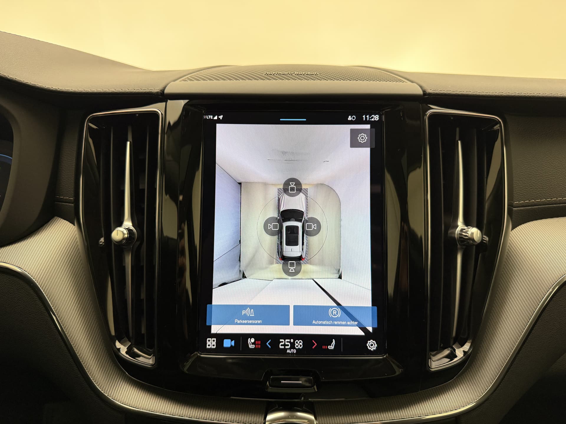 Volvo XC60 T6 Plug-in hybrid AWD Ultimate Dark / 20 '' Velgen / Head-up Display / Blis / Semi elektrisch trekhaak / thumbnail 35