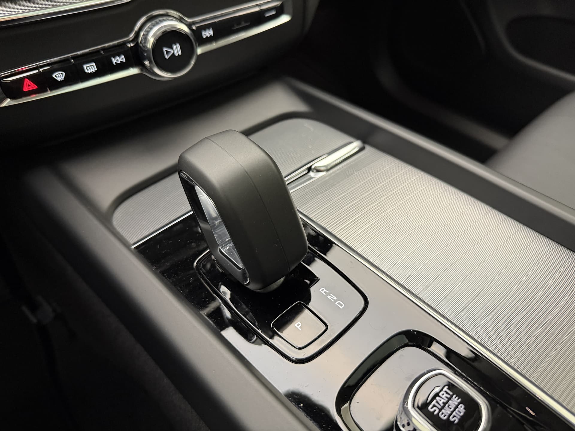 Volvo XC60 T6 Plug-in hybrid AWD Ultimate Dark / 20 '' Velgen / Head-up Display / Blis / Semi elektrisch trekhaak / thumbnail 40