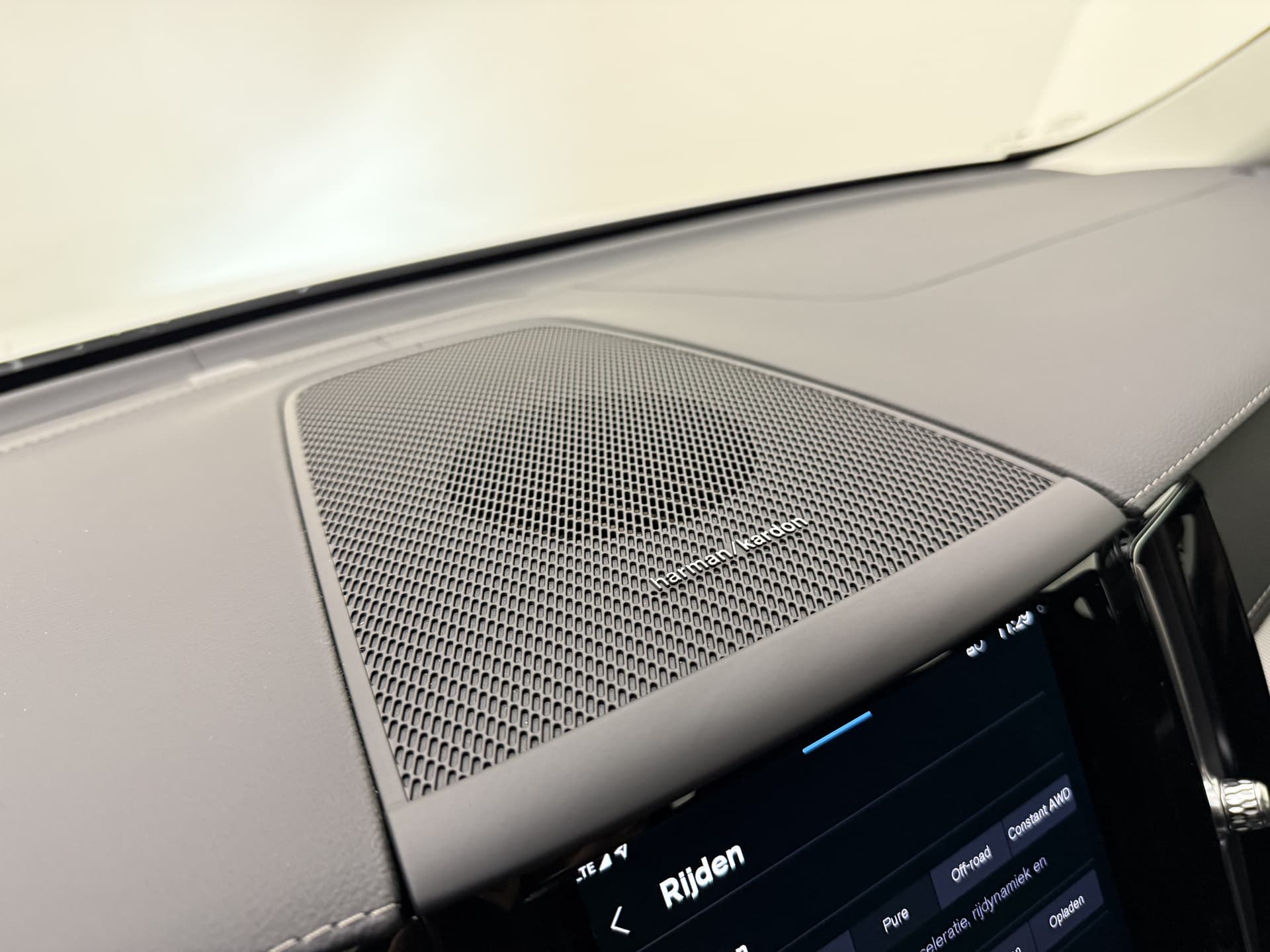 Volvo XC60 T6 Plug-in hybrid AWD Ultimate Dark / 20 '' Velgen / Head-up Display / Blis / Semi elektrisch trekhaak / thumbnail 44