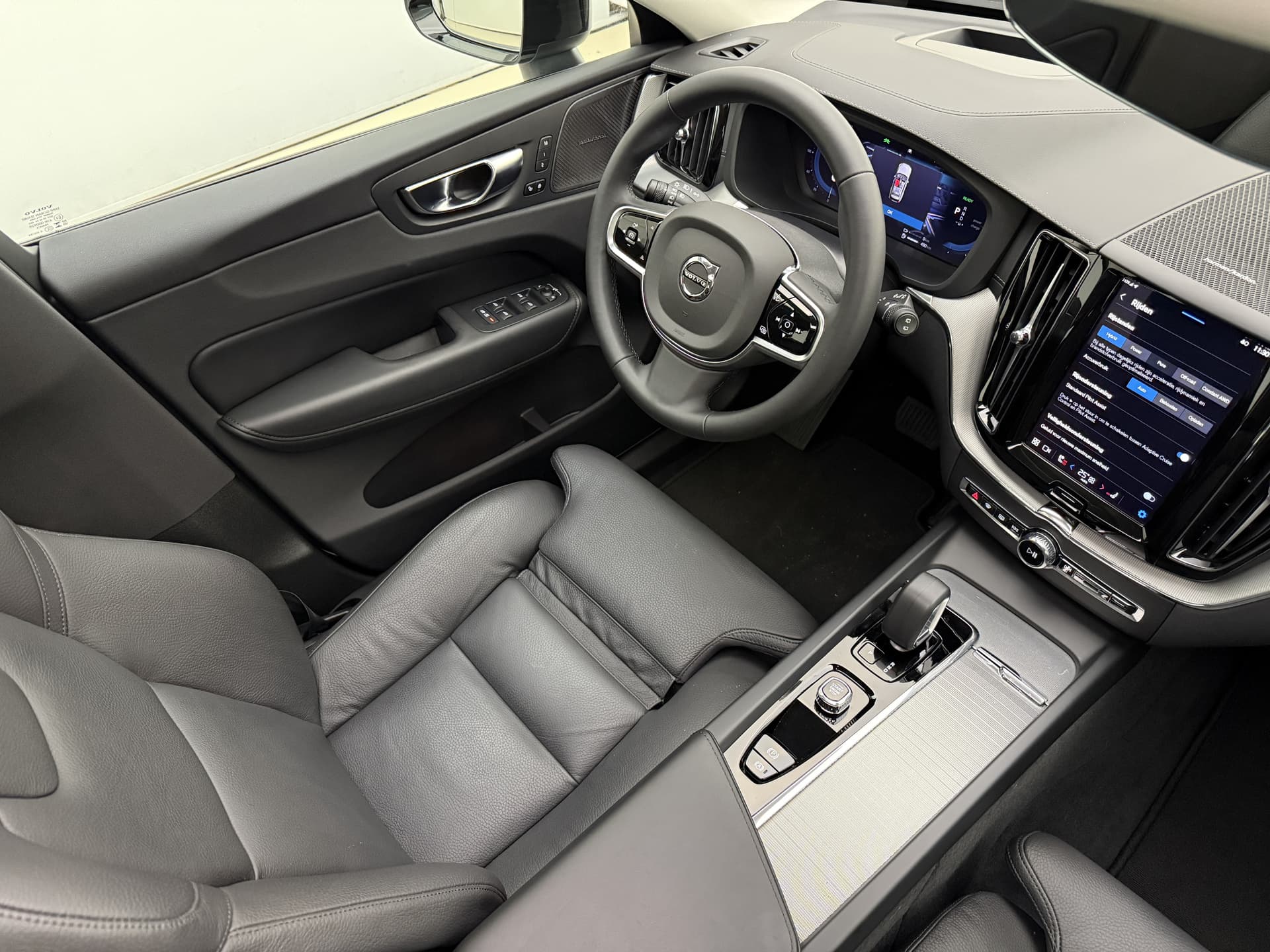 Volvo XC60 T6 Plug-in hybrid AWD Ultimate Dark / 20 '' Velgen / Head-up Display / Blis / Semi elektrisch trekhaak / thumbnail 49