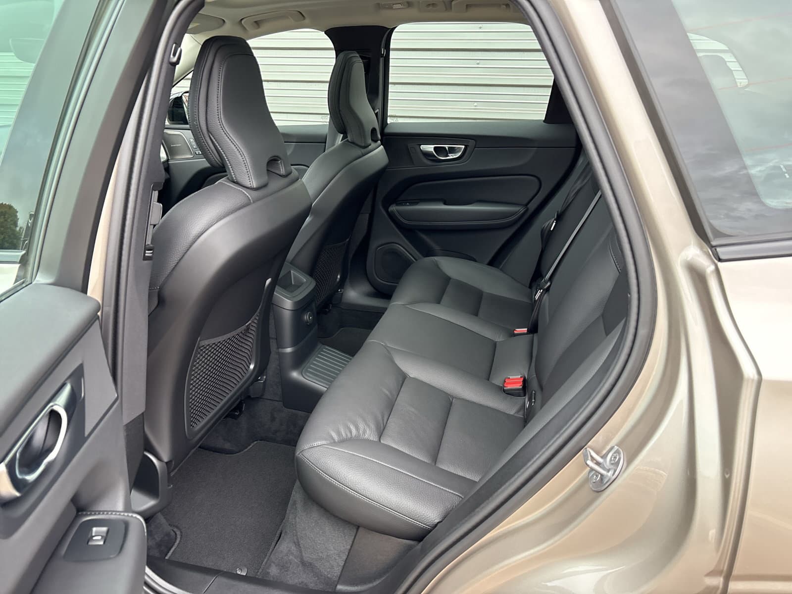 Volvo XC60 T6 Plug-in hybrid AWD Ultra Dark / Harman/Kardon / Trekhaak / Panorama dak / Rondomzichtcamera / thumbnail 12